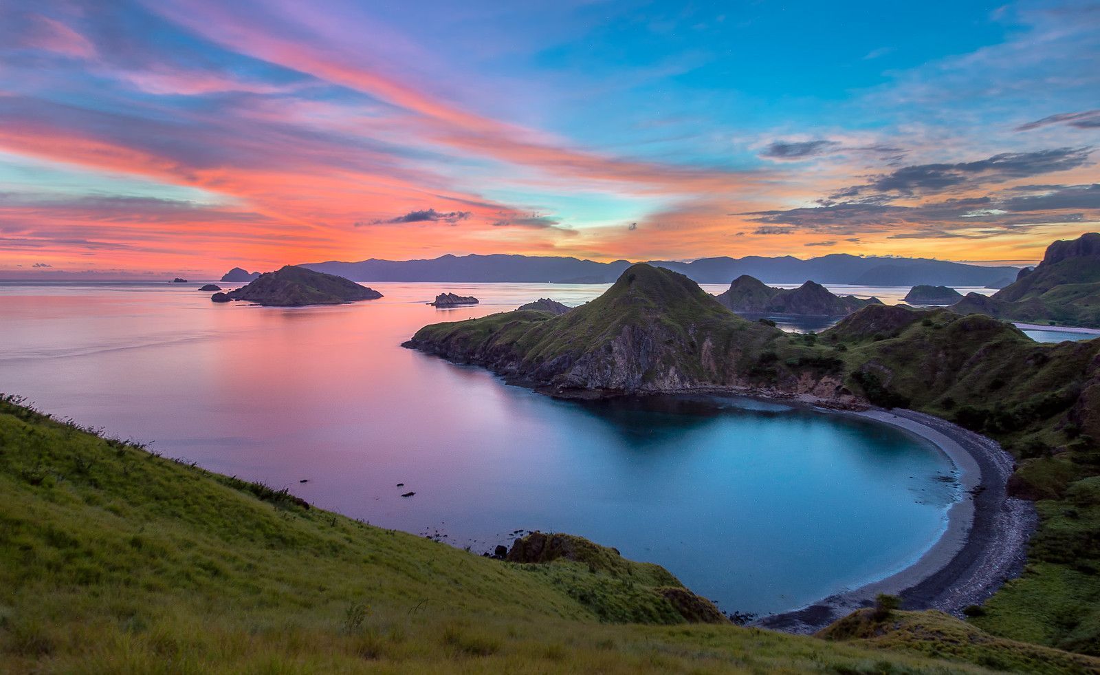 1600x981 Sunset at Padar Island