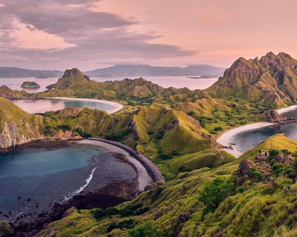 1000x800 Komodo Trekking & Sailing Adventure
