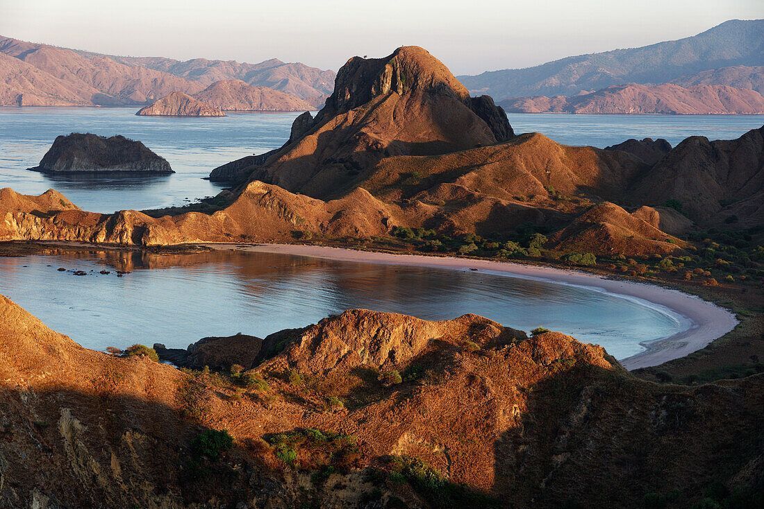 1100x734 Early in the day on Padar Island