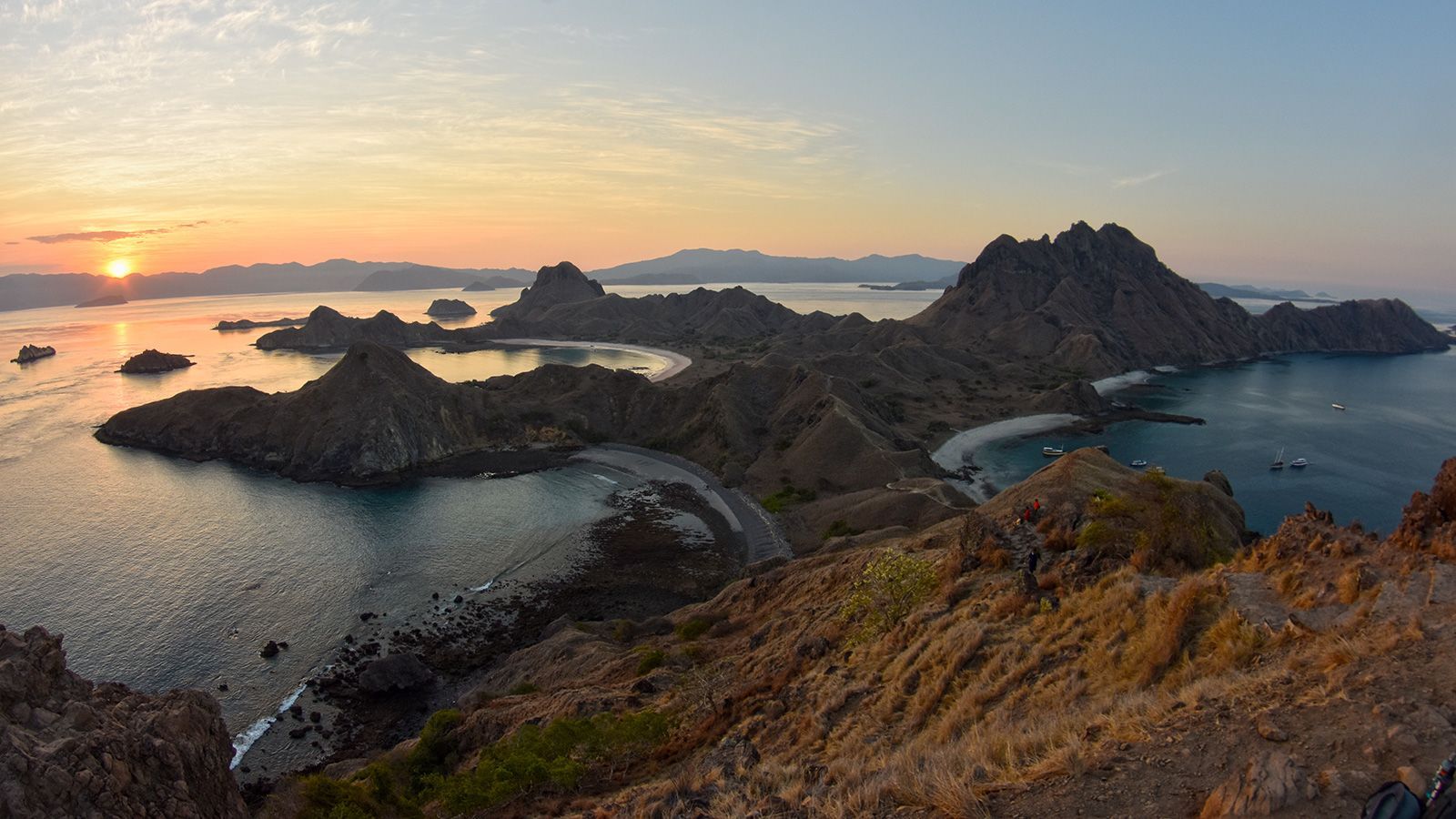 1600x900 Komodo National Park
