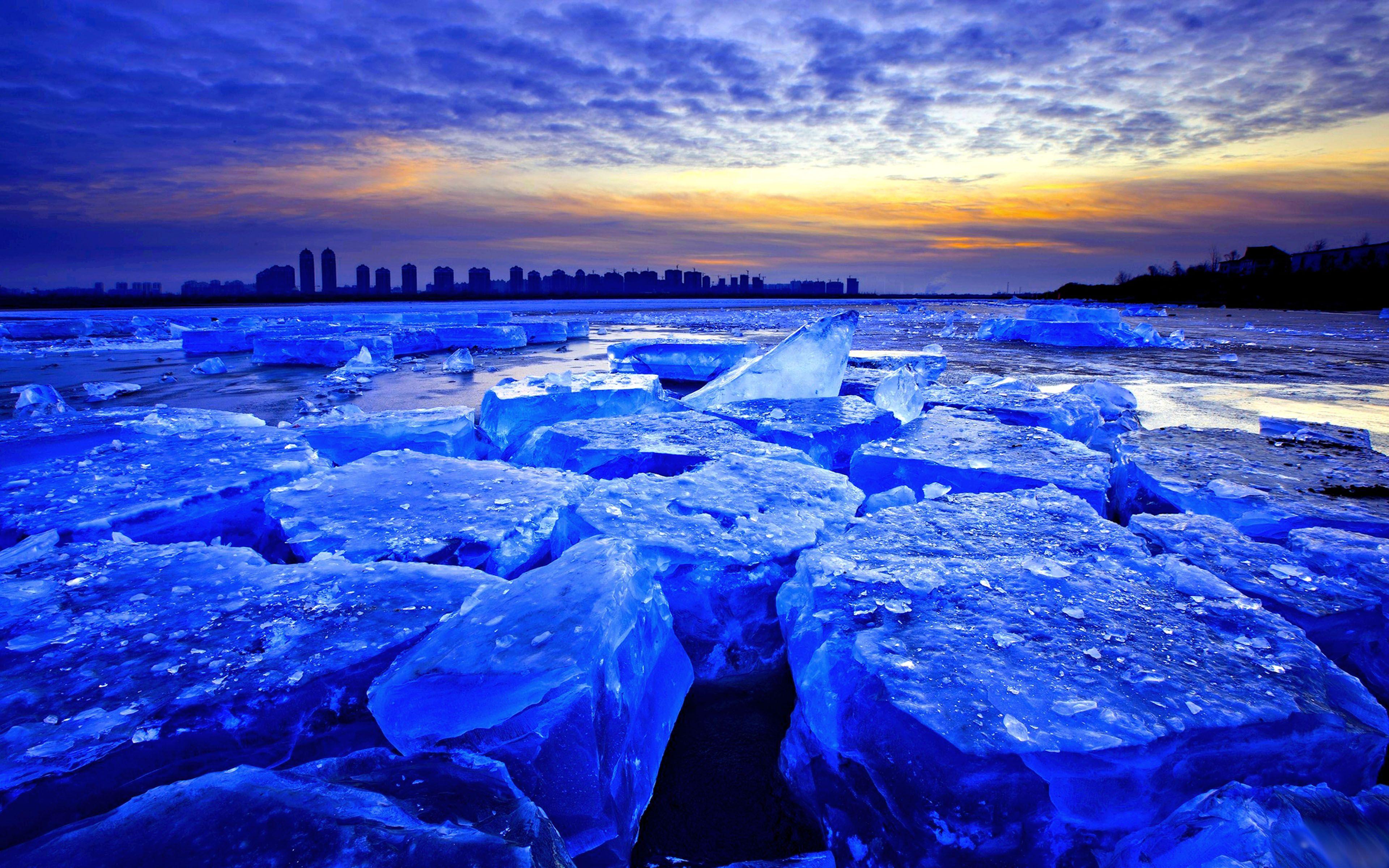 Ледовое море. Лед Байкала. Красивый лед. Синий лед. Ледяной пейзаж.