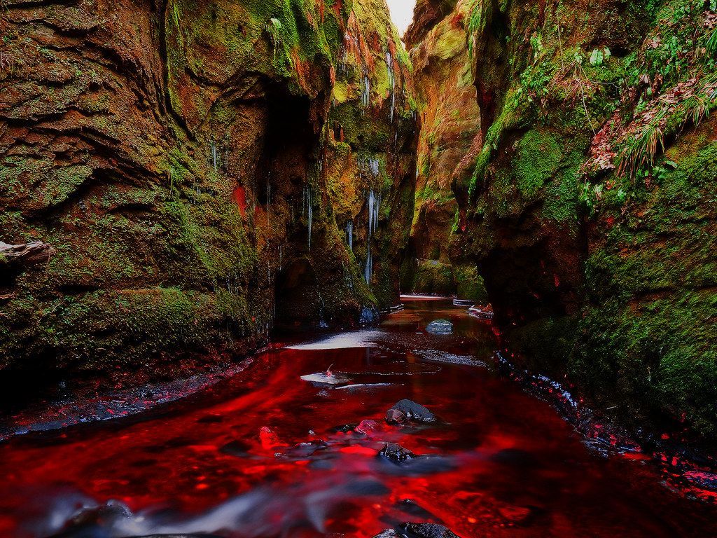 1024x768 Devils Pulpit Blood River. As it's