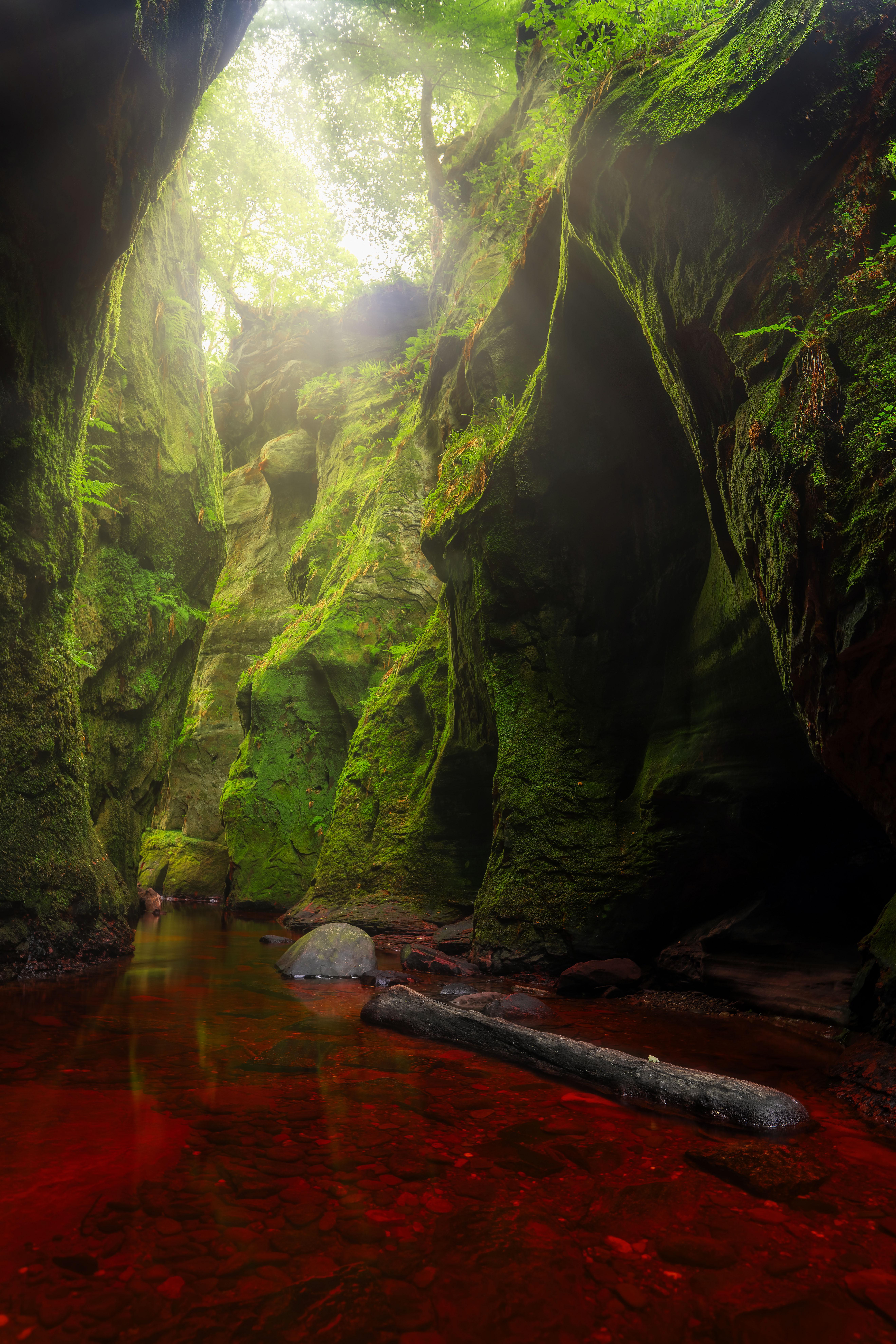 5280x7916 Devil's Pulpit, central Scotland OC