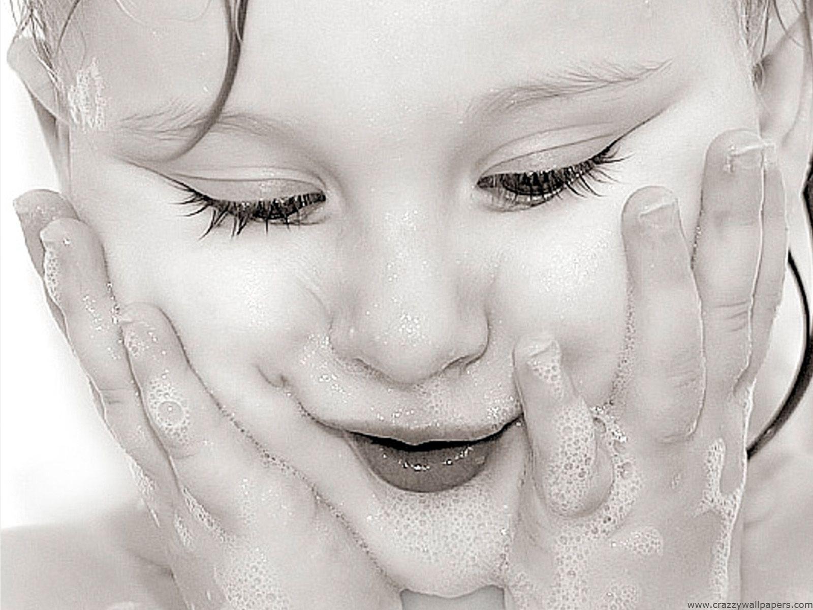 1600x1200 Cute baby HD wallpaper download free 3D