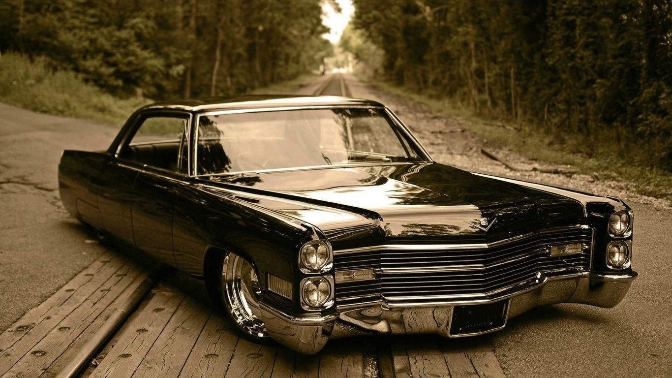 1366x768 Cadillac Crossing the Railway # 1366x768