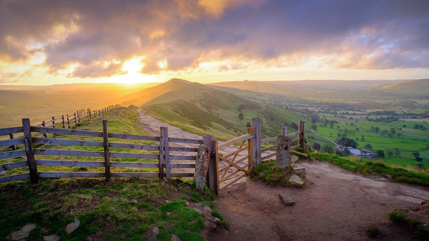 1366x768 Desktop Wallpaper England Peak