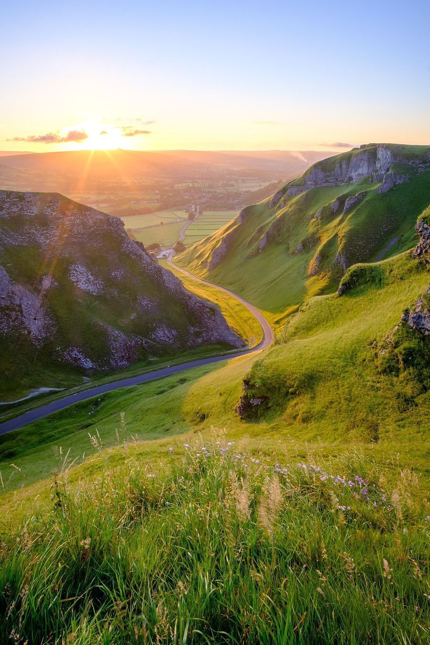 853x1280 Winnats Pass Peak District photo
