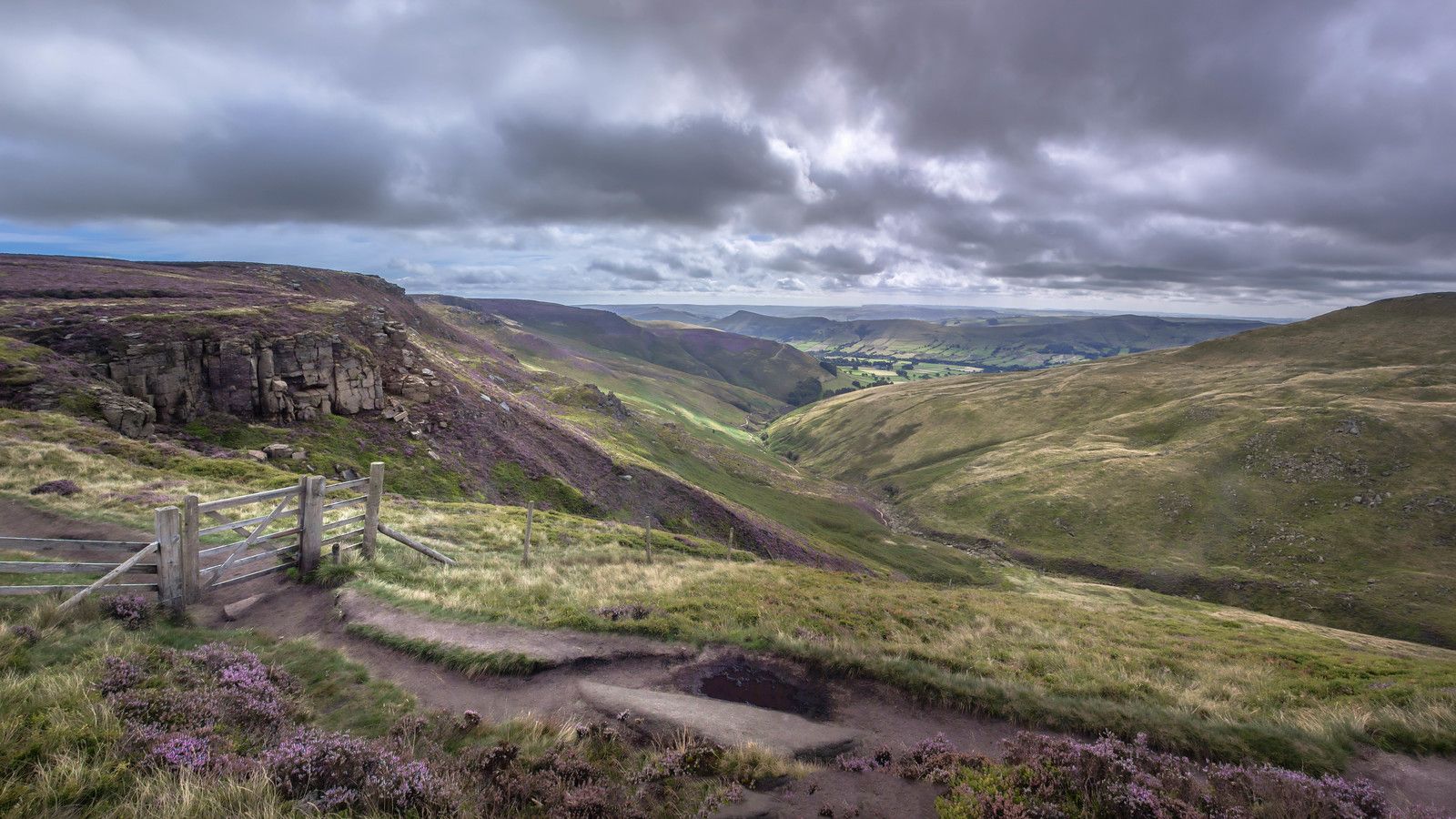 1600x900 ridges above Grinds Brook near Edale