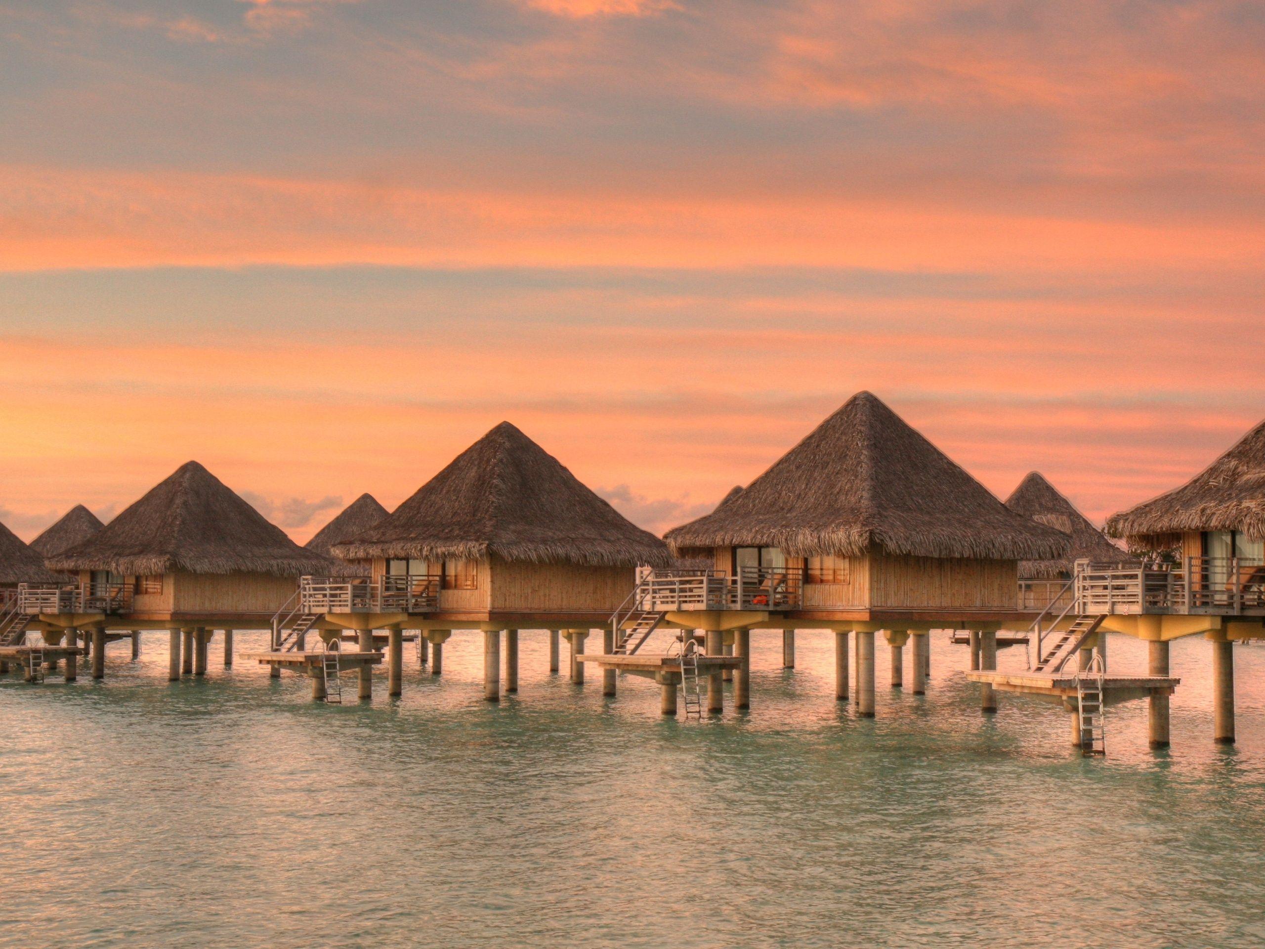 2560x1920 Bora Bora Sunrise Wallpaperx1920