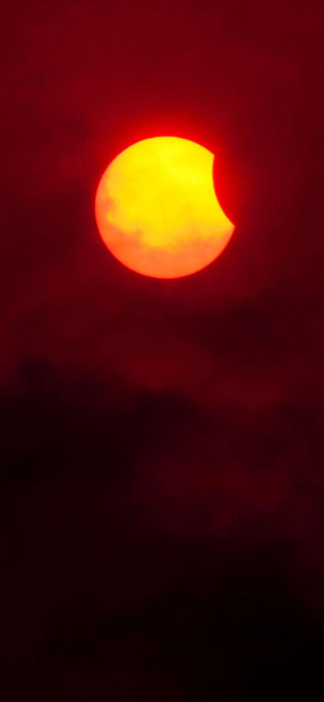 1125x2436 Earth Solar Eclipse (1125x2436) Wallpaper