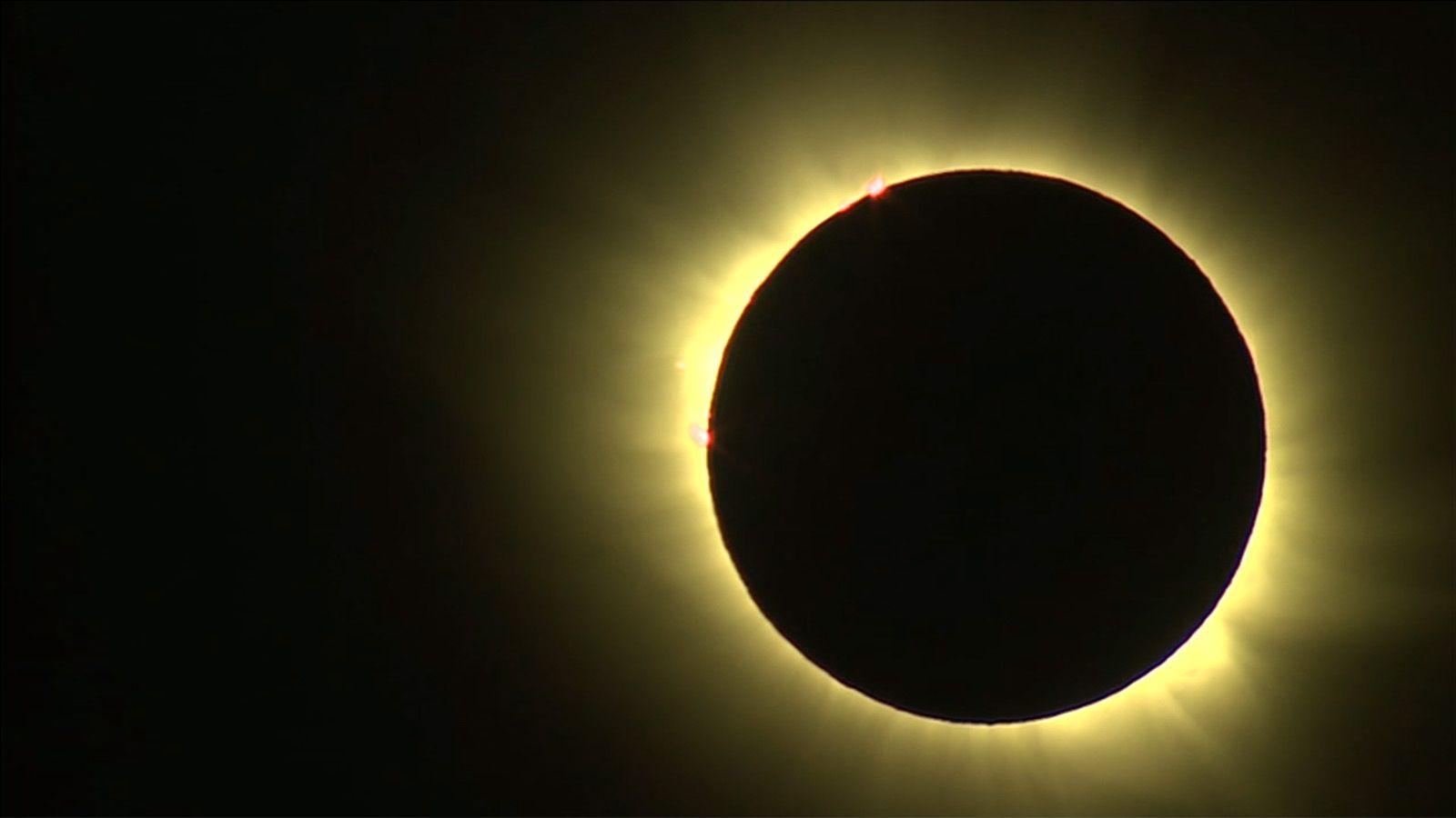 1600x900 Total Solar Eclipse of 2015 in Amazing Photo