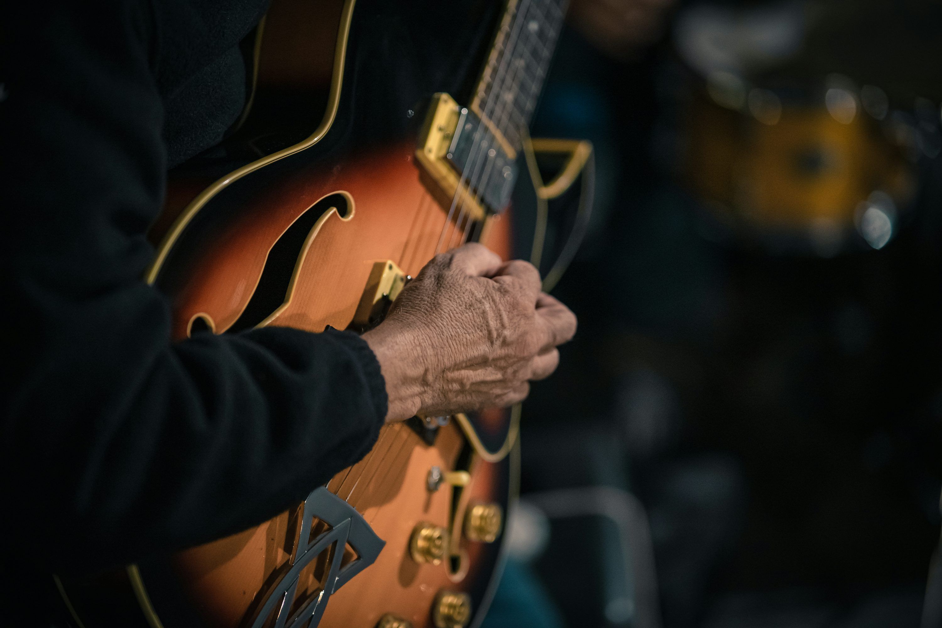 3000x2000 Free Guitar Image