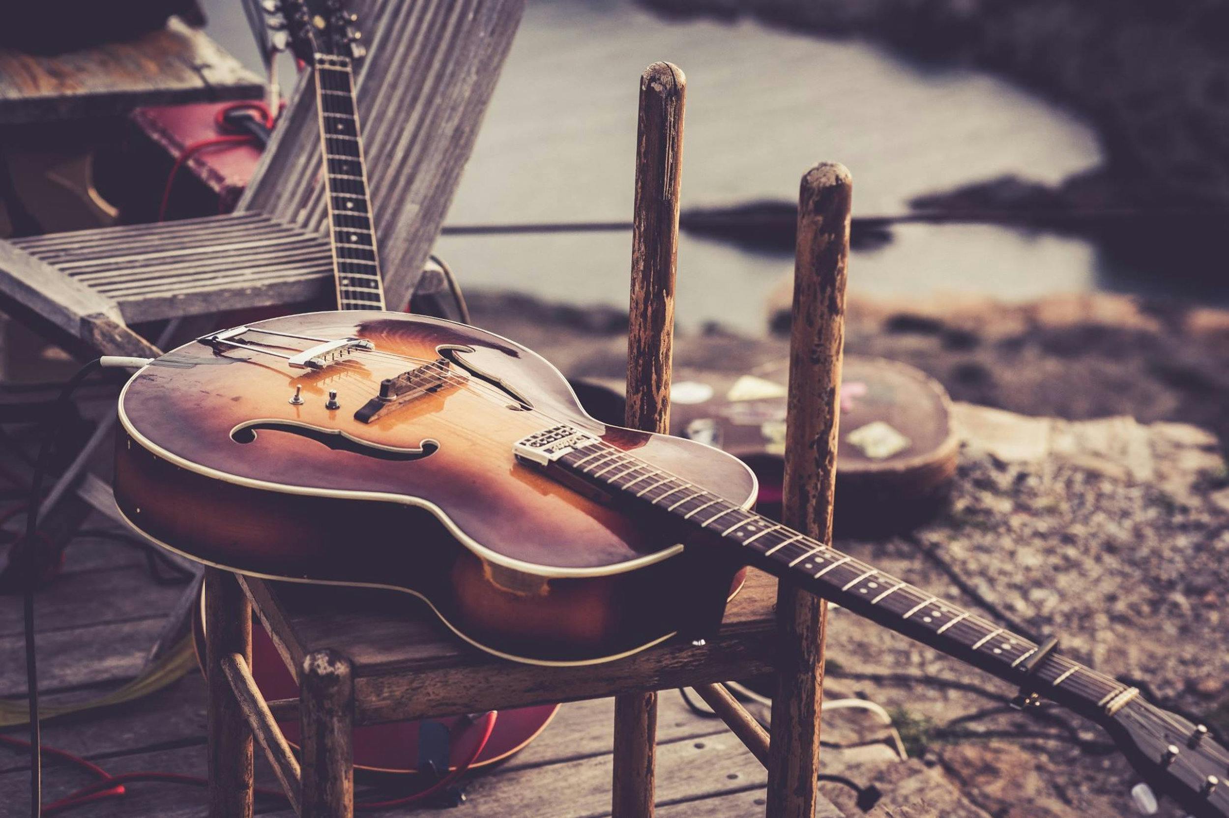 2500x1664 Vintage Guitar Photo, Download