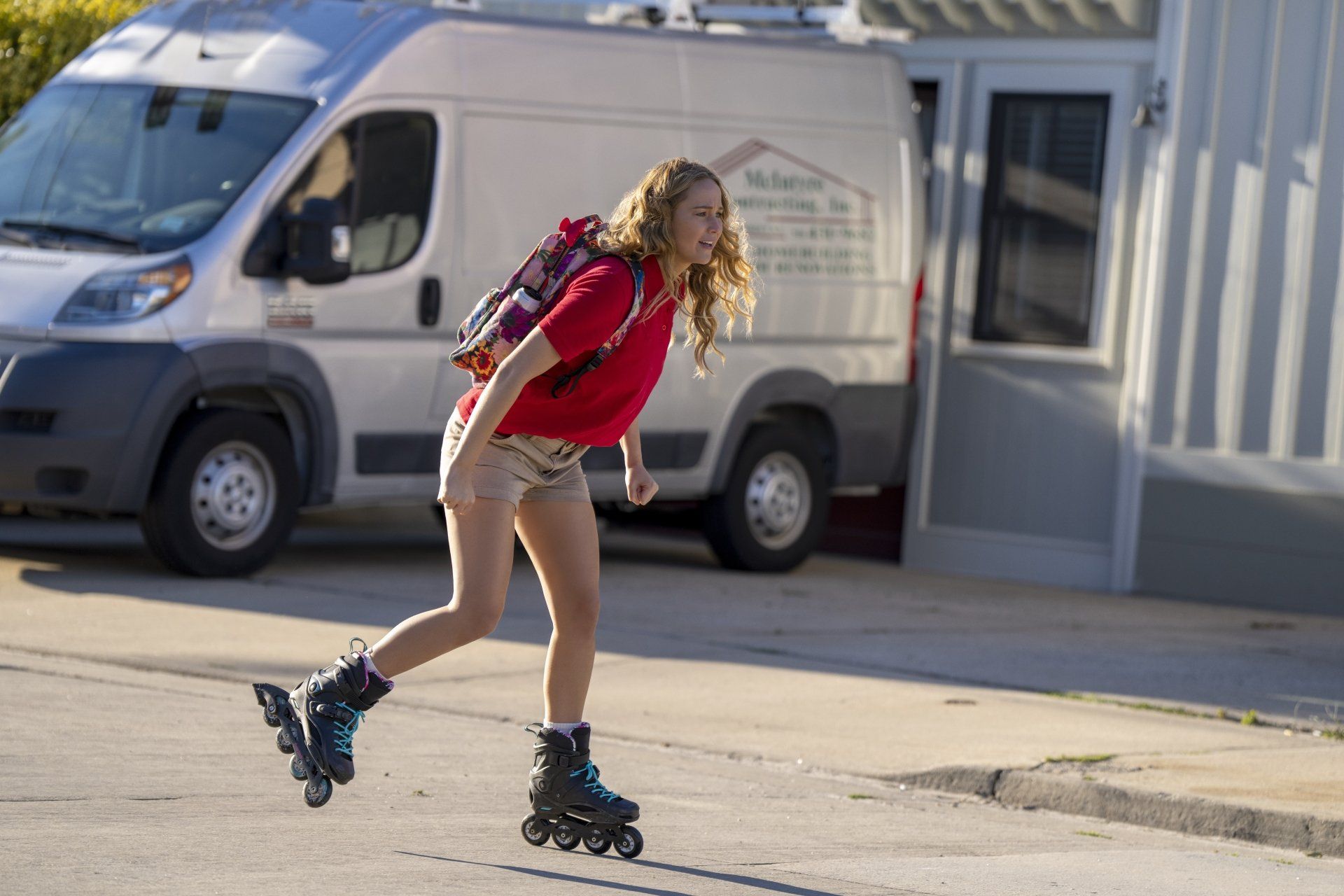 1920x1280 Casual Rollerblading Girl HD Wallpaper