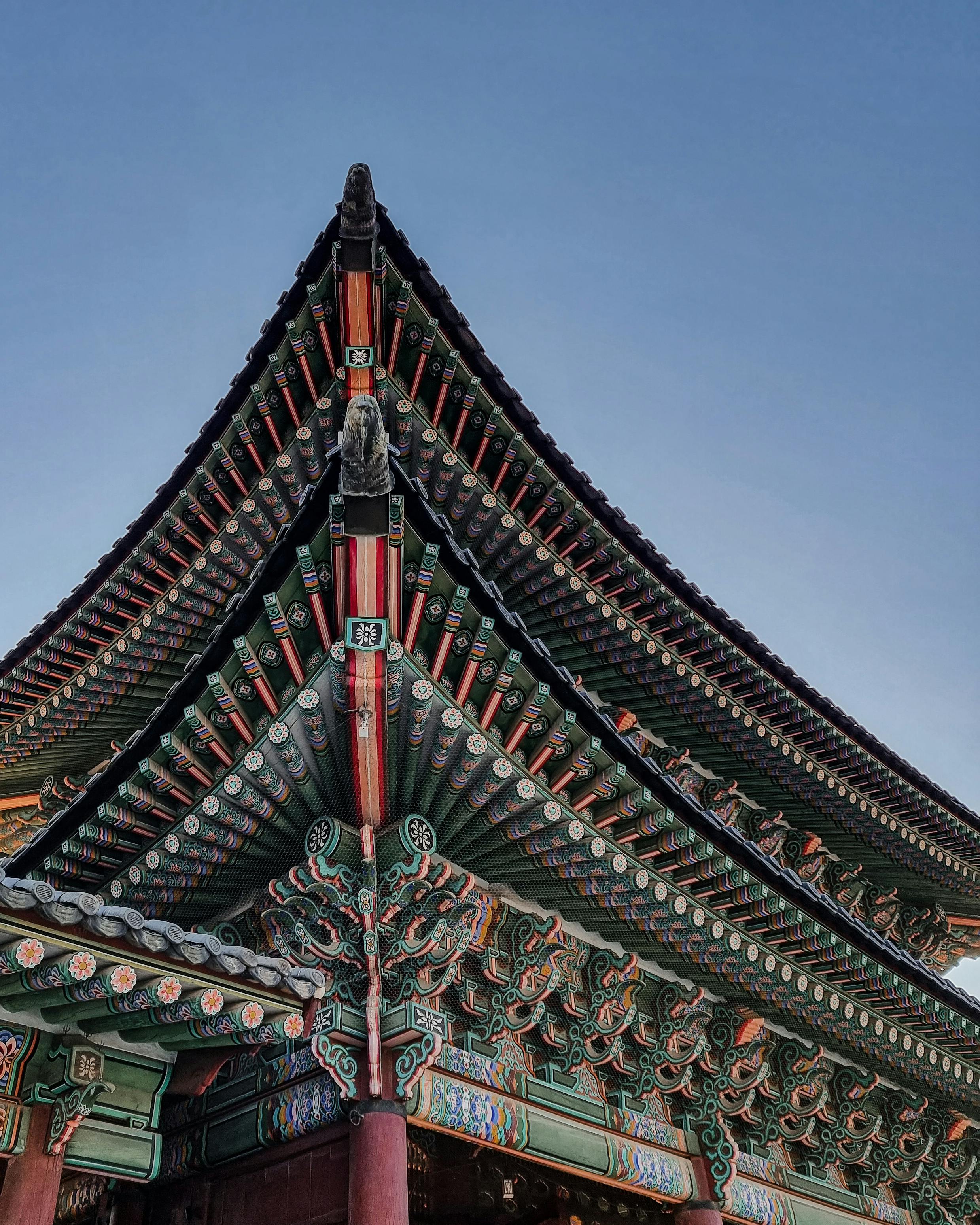 2478x3098 People posing in front Gyeongbokgung