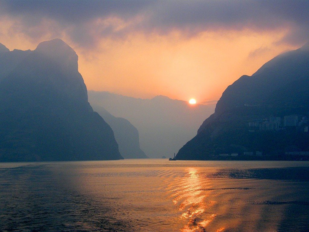 1024x768 Yangtze River. Stanley Zimny