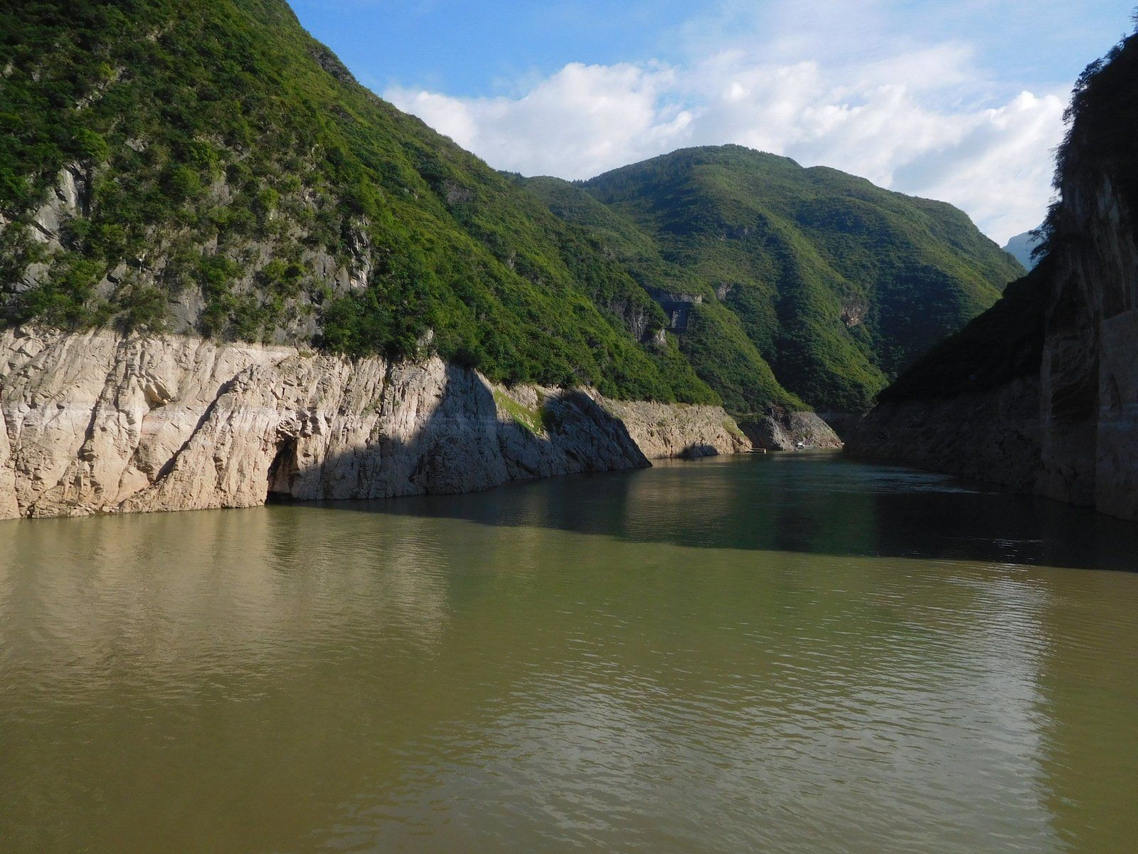1600x1200 Three Gorges on the Yangtze River Free