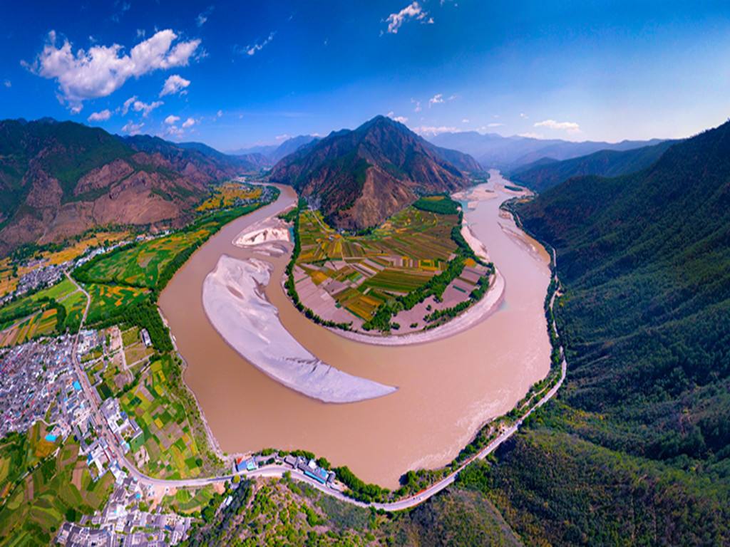 1024x768 The First Bend of Yangtze River