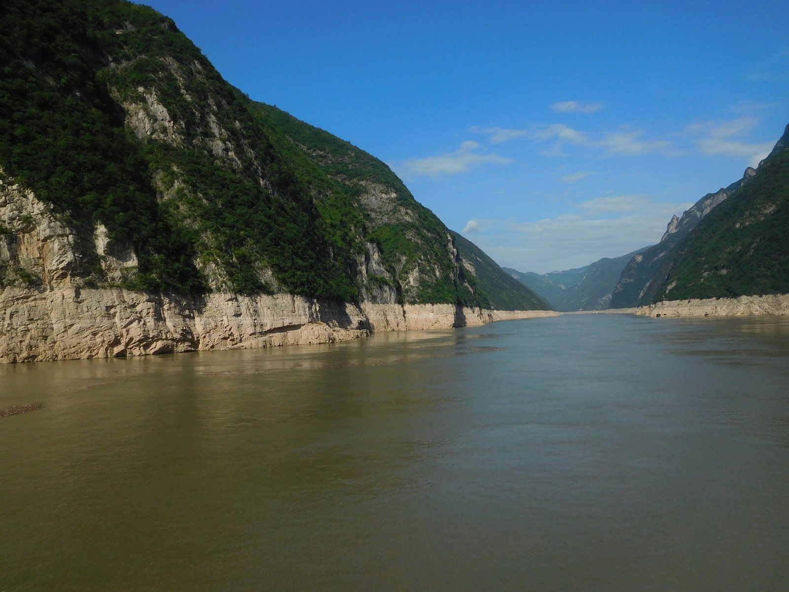 1600x1200 Three Gorges on the Yangtze River Free