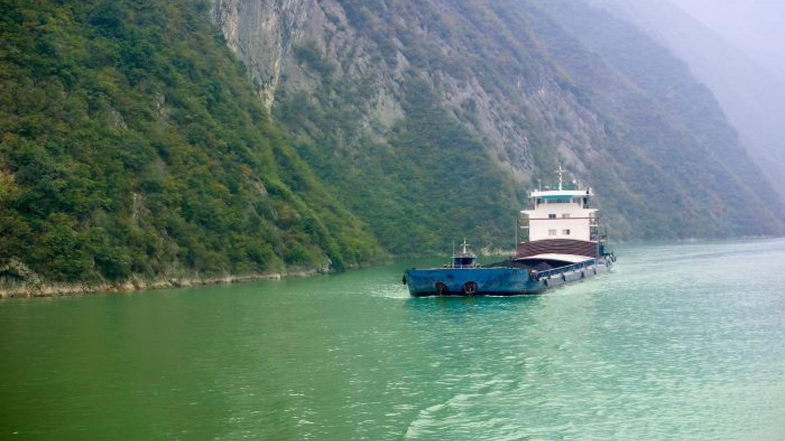1600x900 China flooding disrupts Yangtze River