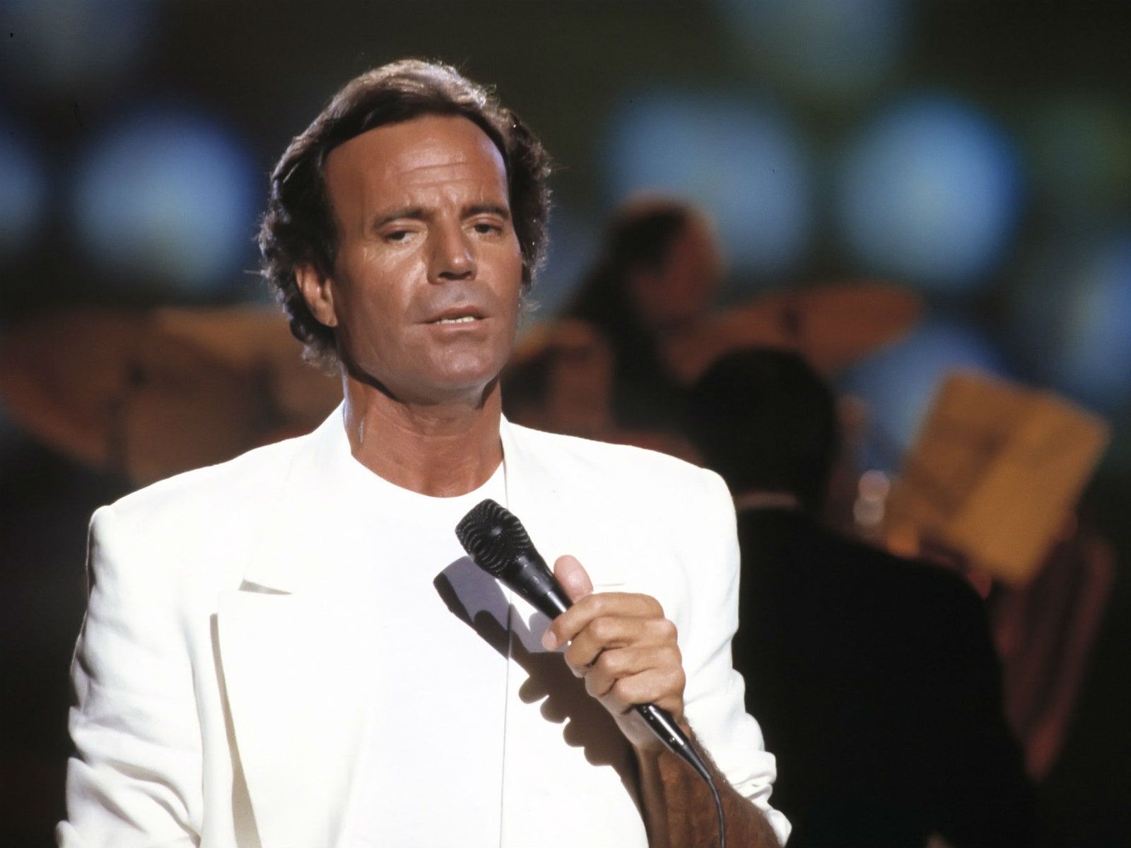 1600x1200 Usted ama a Julio Iglesias y lo sabe