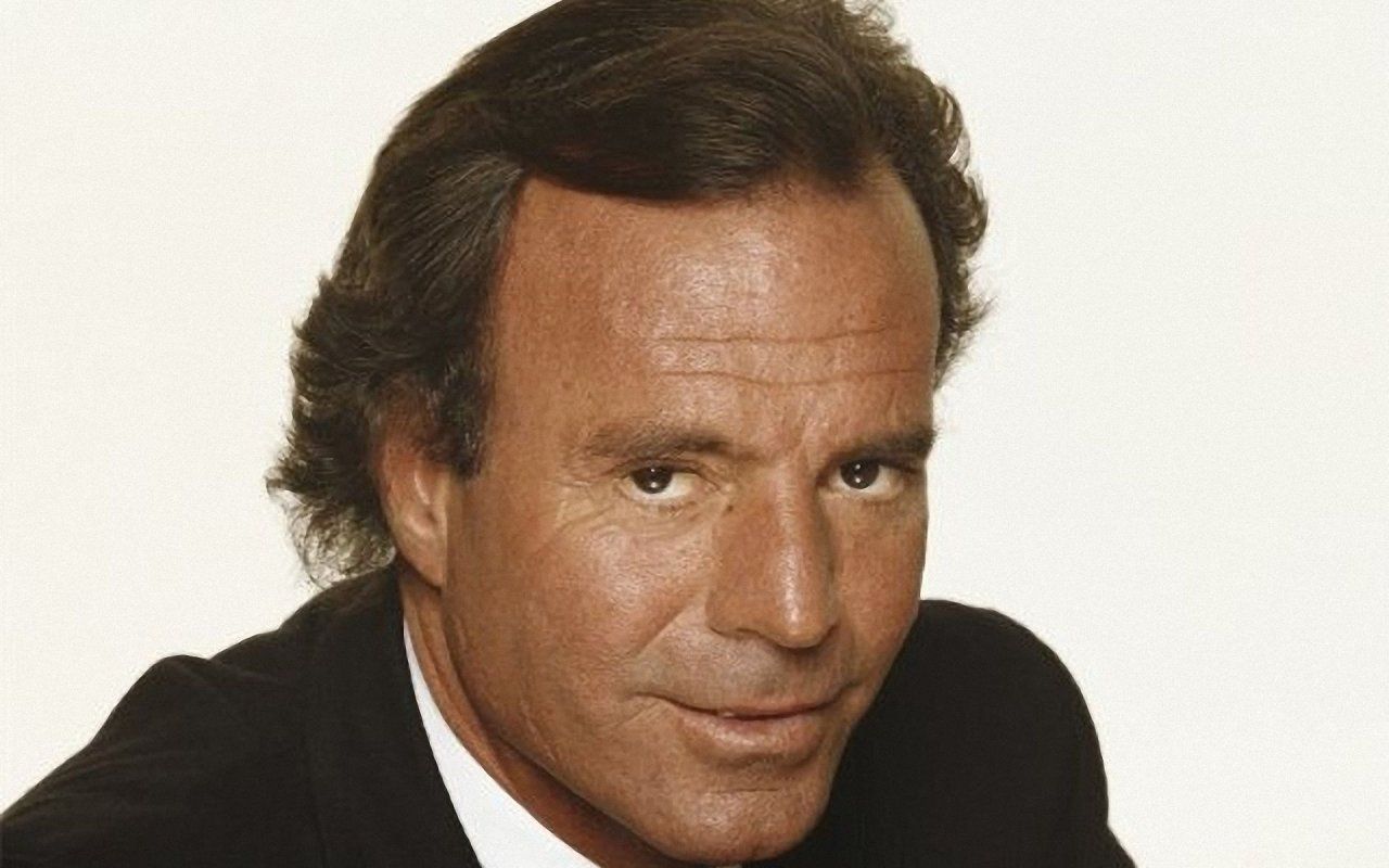 1280x800 Julio Iglesias to give a concert