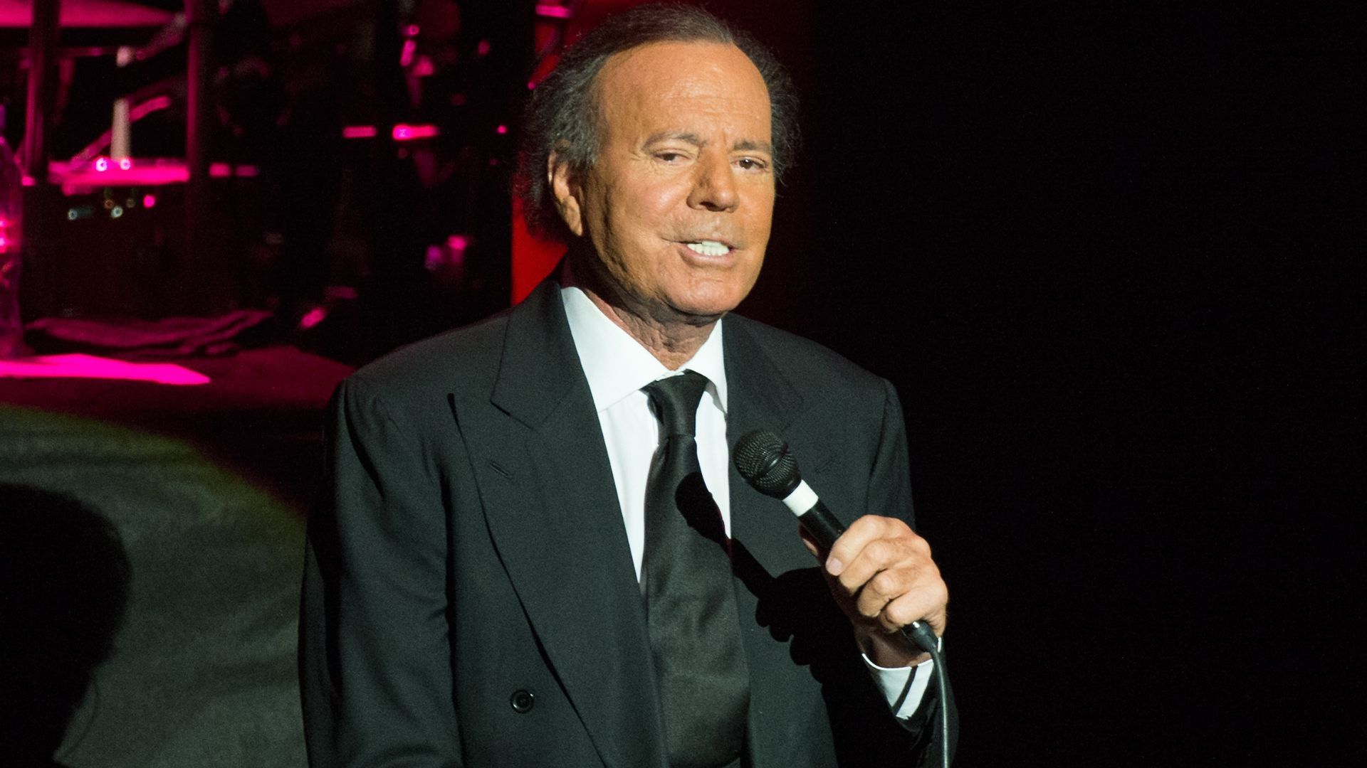 1920x1080 Julio Iglesias terá a vida retratada em