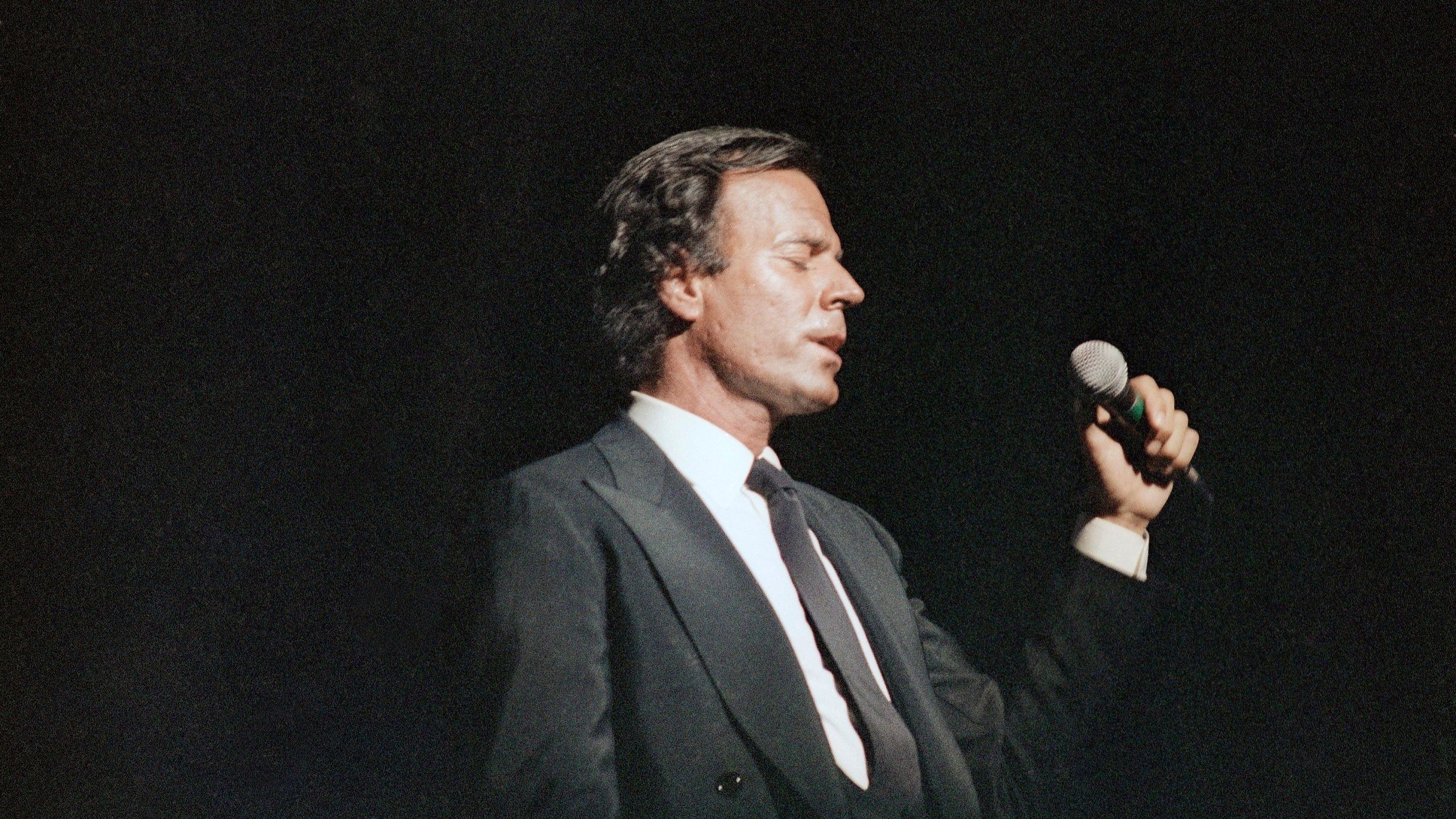 2560x1440 cantautor español Julio Iglesias