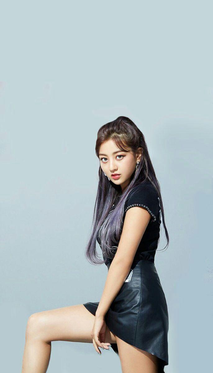 686x1200 Park Ji Hyo Wallpaper