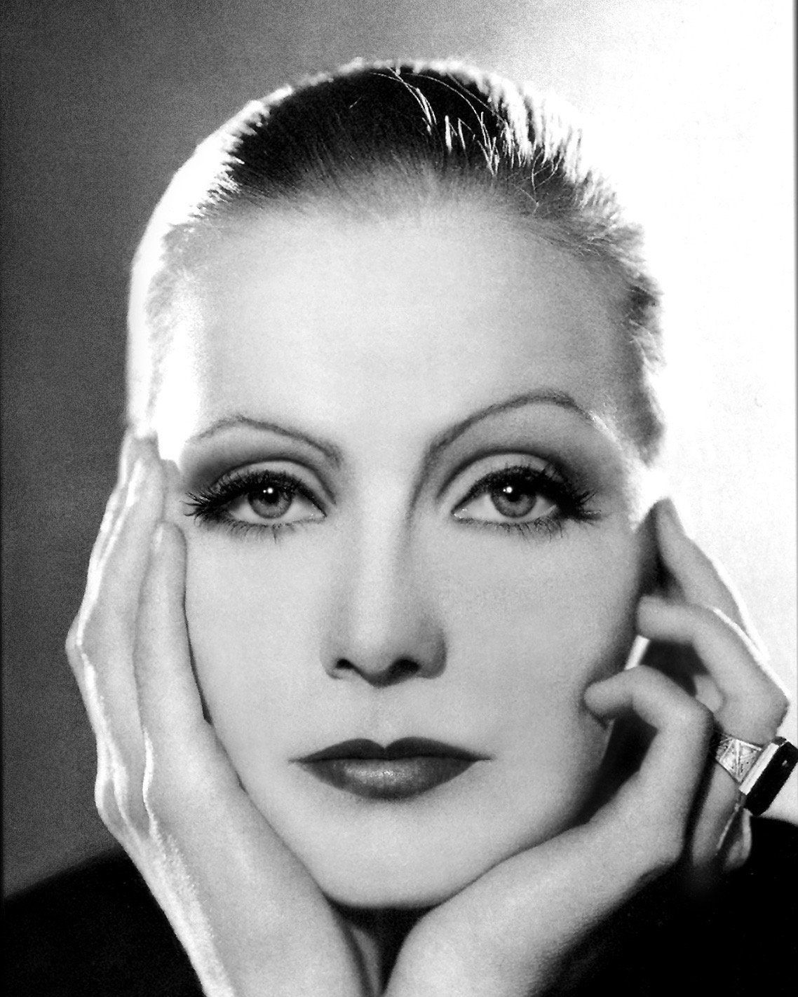 1138x1422 Greta Garbo Photo