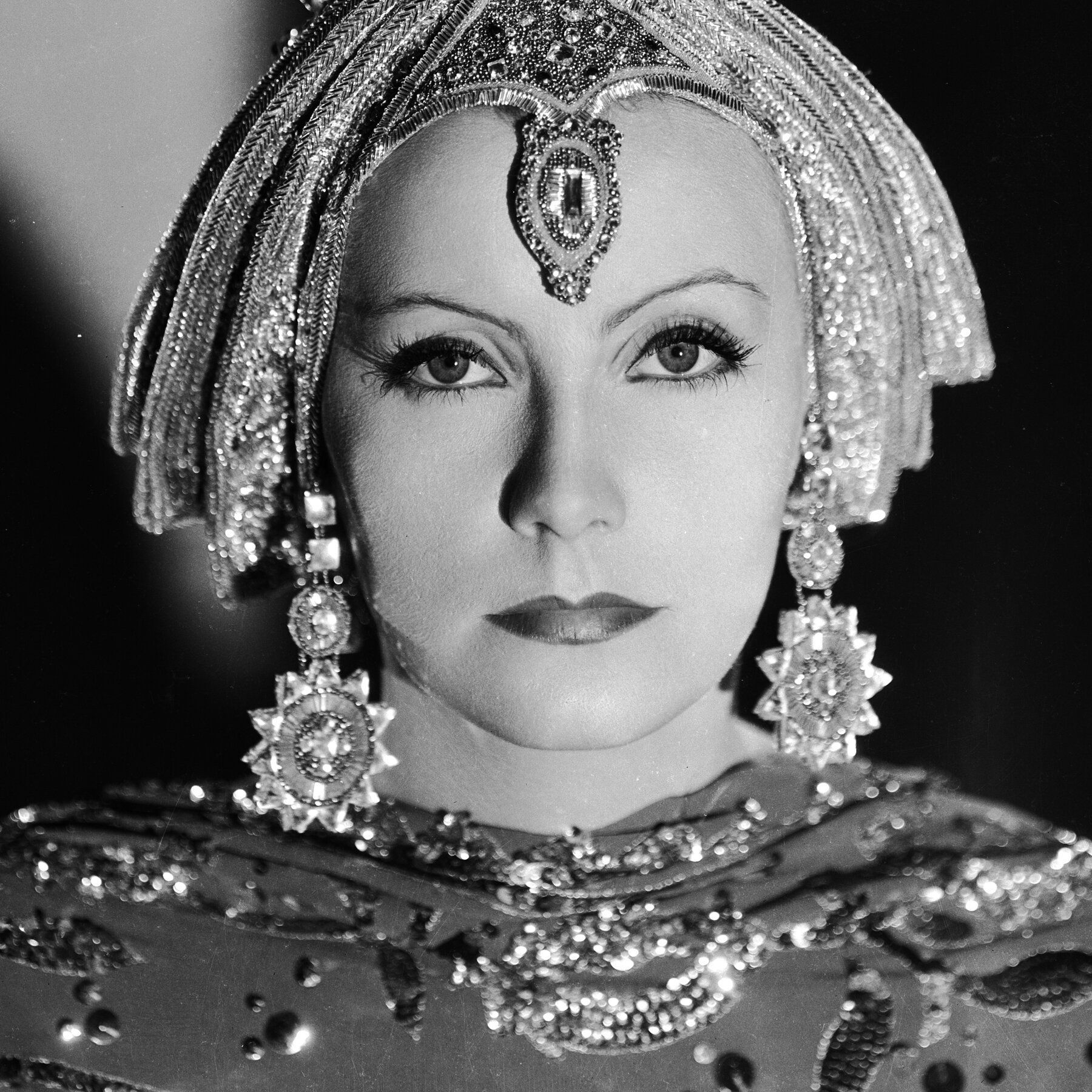 1800x1800 Influencers Have Nothing on Greta Garbo