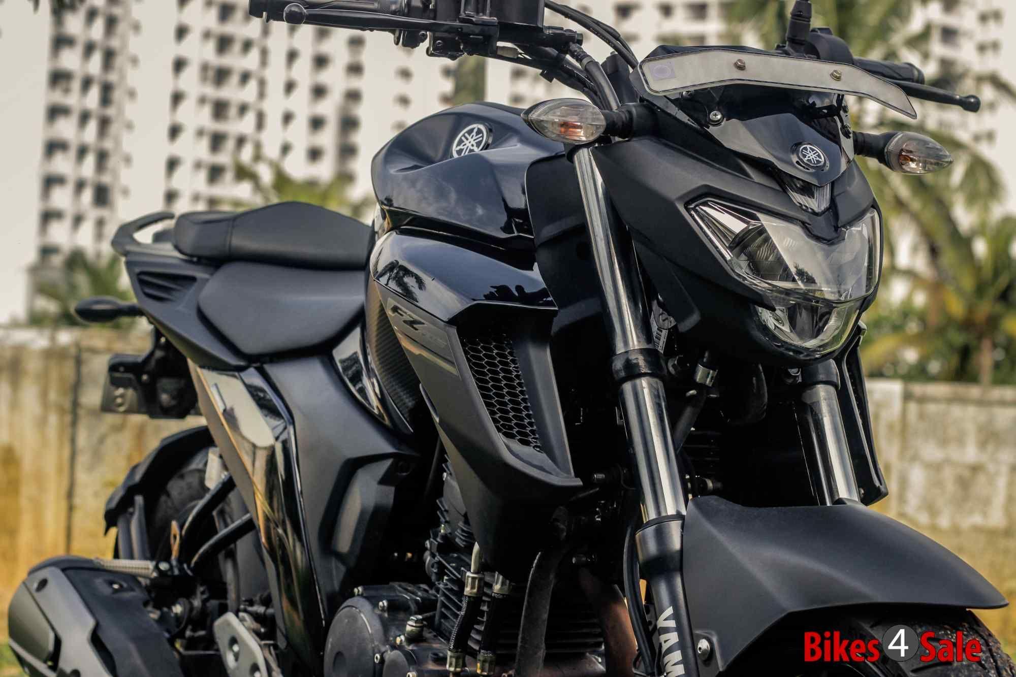 2000x1333 Yamaha FZ25 Wallpaper