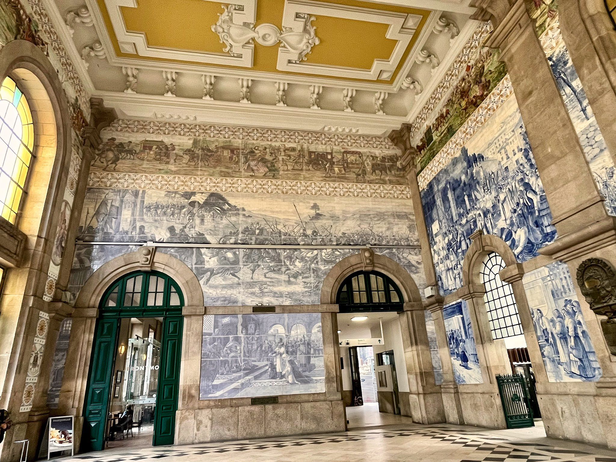 2048x1536 train station Sao Bento in #Porto