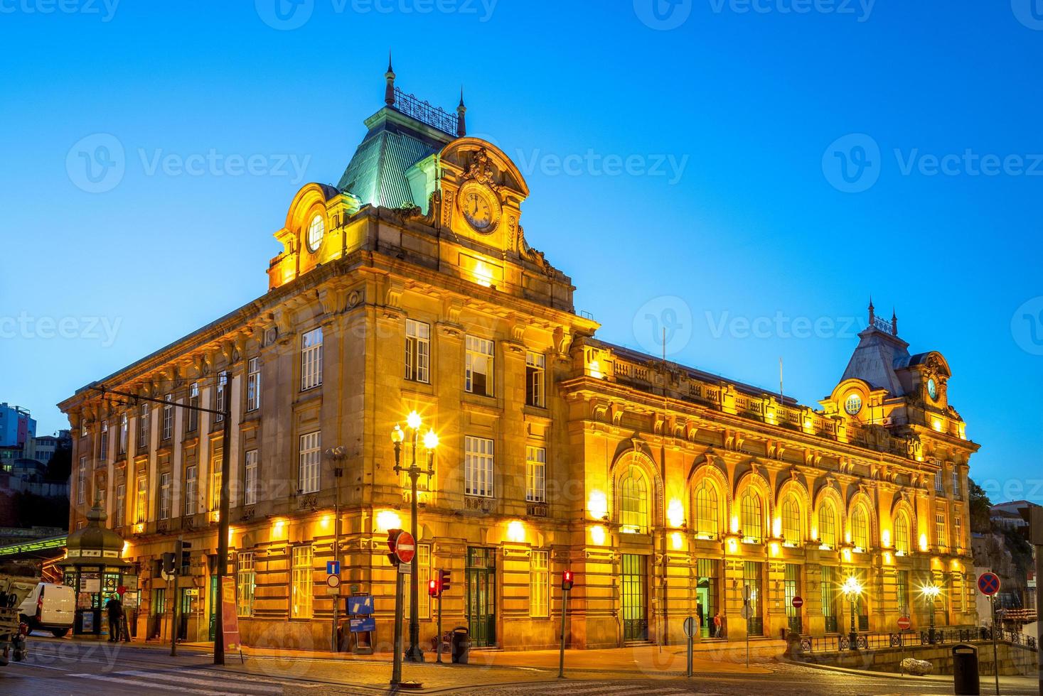 1467x980 Night view of Sao Bento station