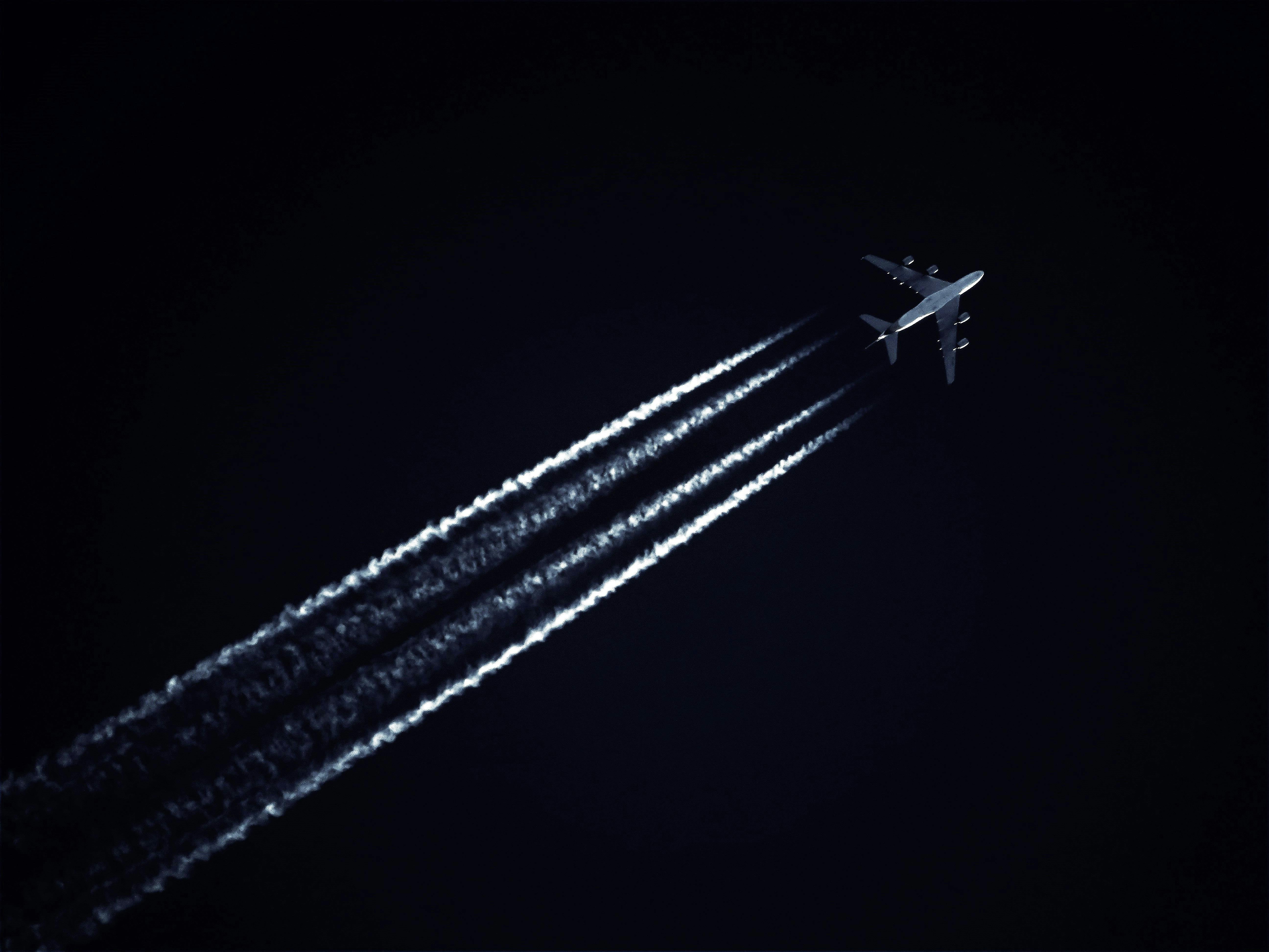 5184x3888 Airplane During Evening · Free