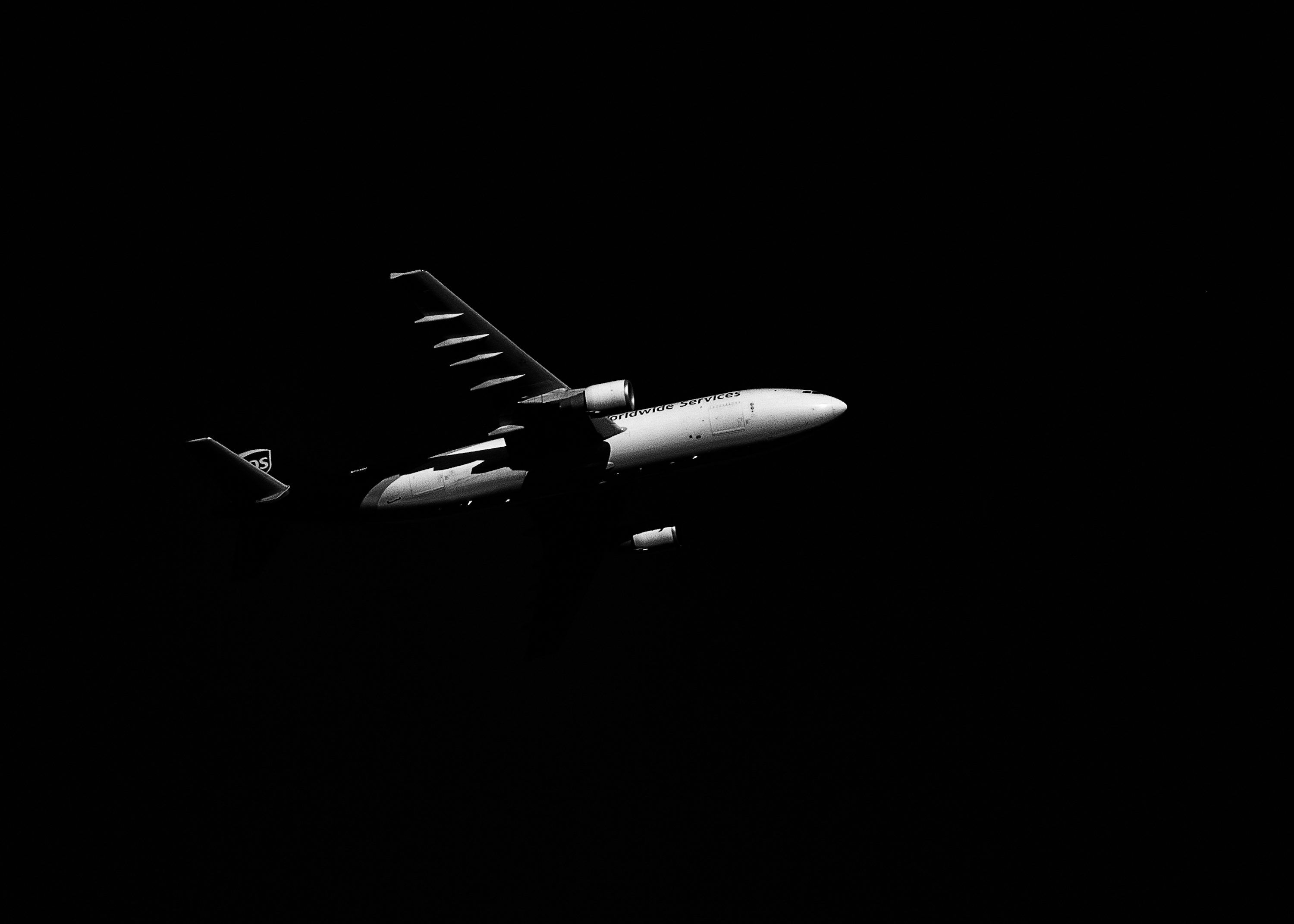 3000x2143 White airplane in black background