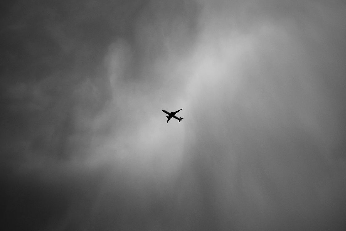 1123x750 Wallpaper Black Airplane in Mid Air