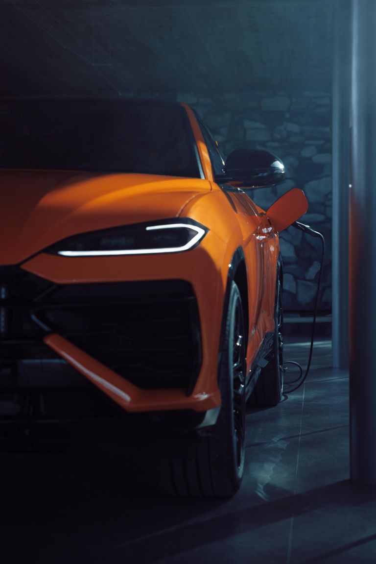 768x1151 Lamborghini Urus SE