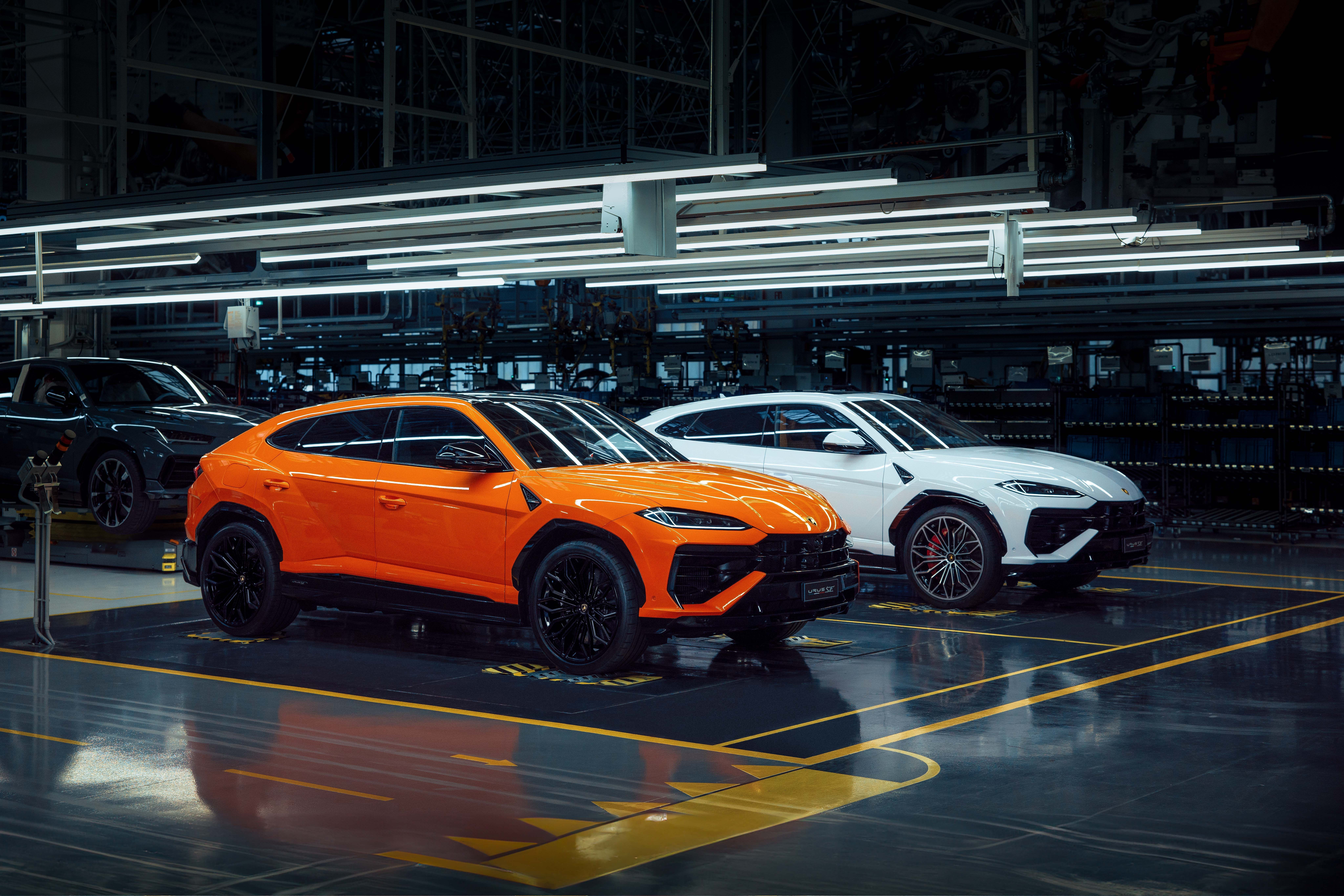 8192x5464 View Photo of the 2025 Lamborghini Urus SE
