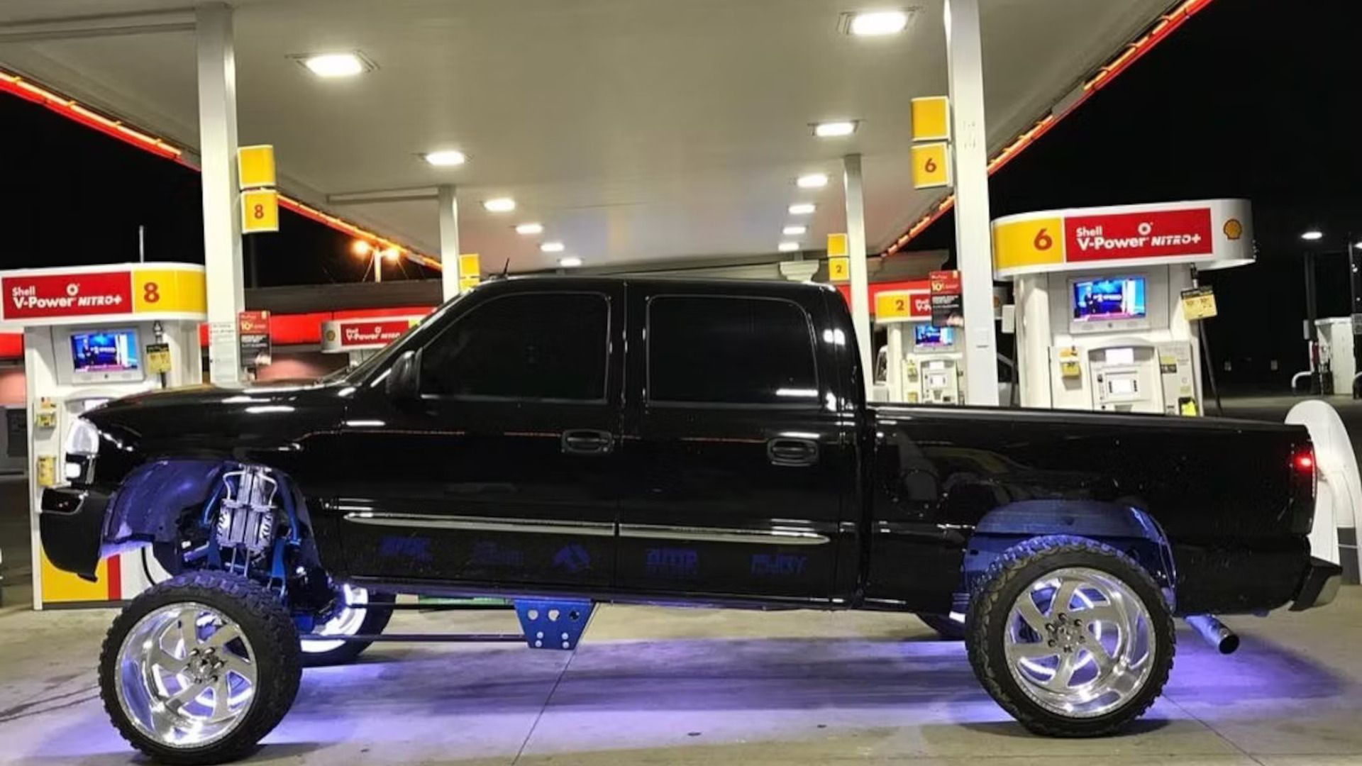 Squatted Truck Wallpapers - Top Free Squatted Truck Backgrounds