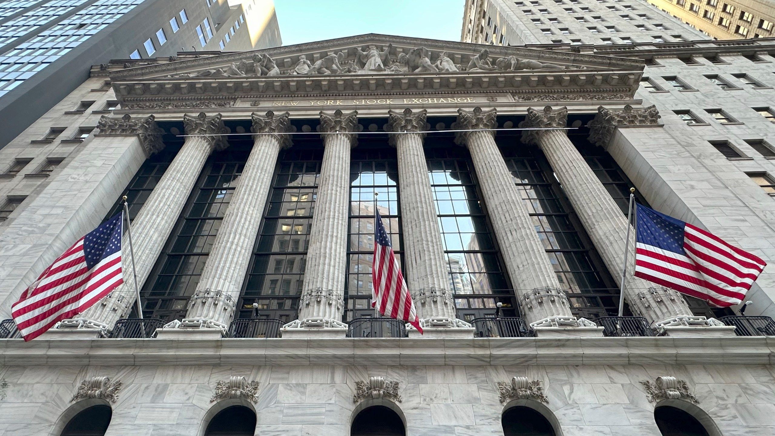 2560x1440 Stock market today: Wall Street rallies