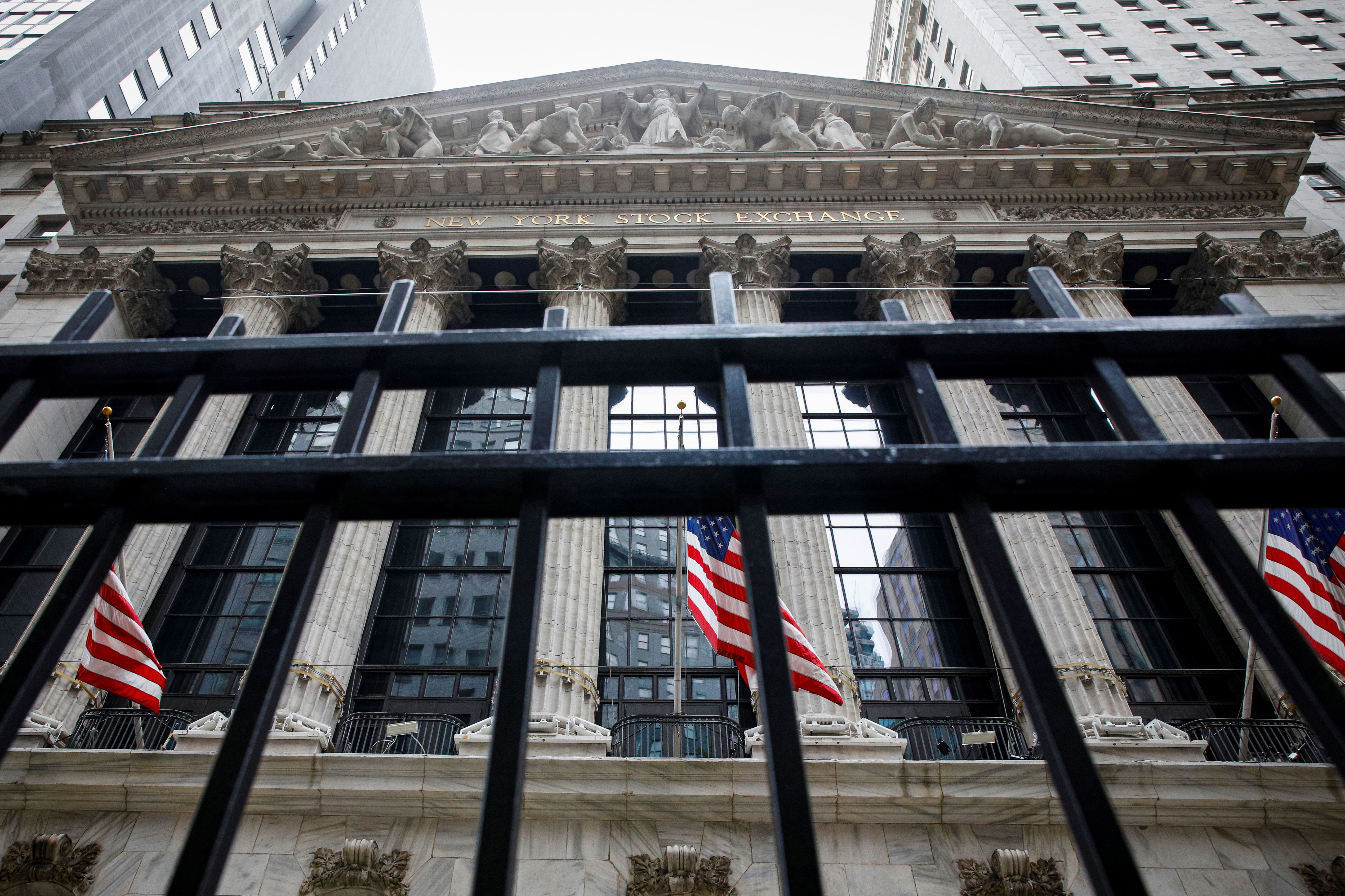 5682x3787 megacap stocks bounce; Dow hits