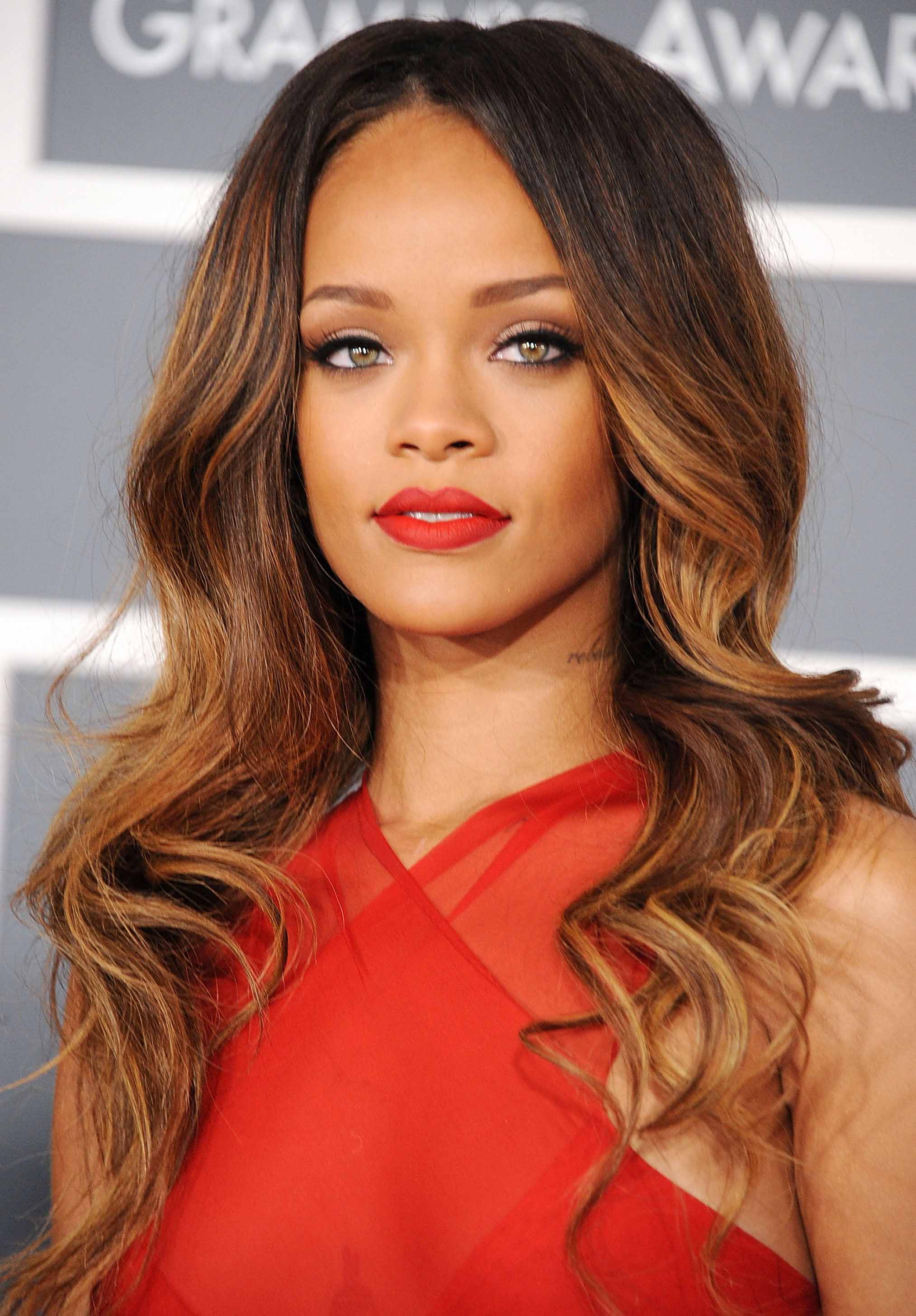2026x2910 Rihanna HD