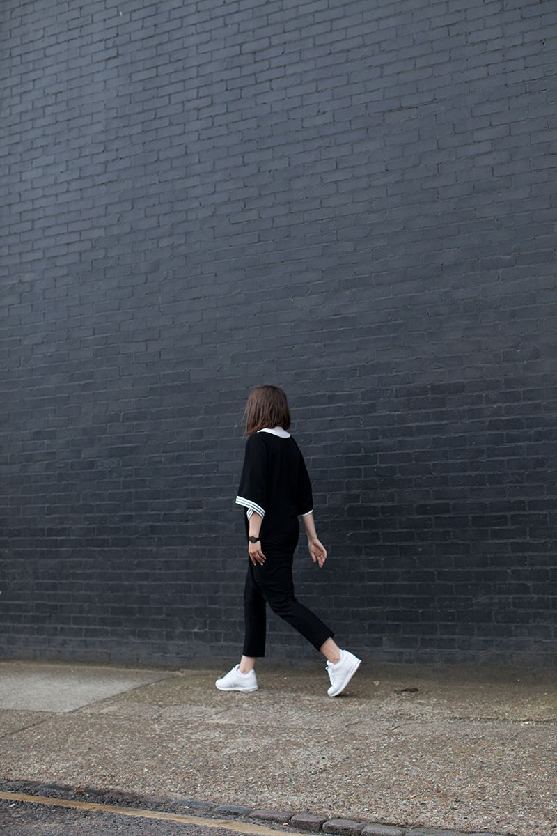 800x1200 Korean Outfit Wallpaper