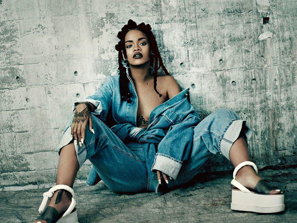 1024x768 Rihanna wallpaper