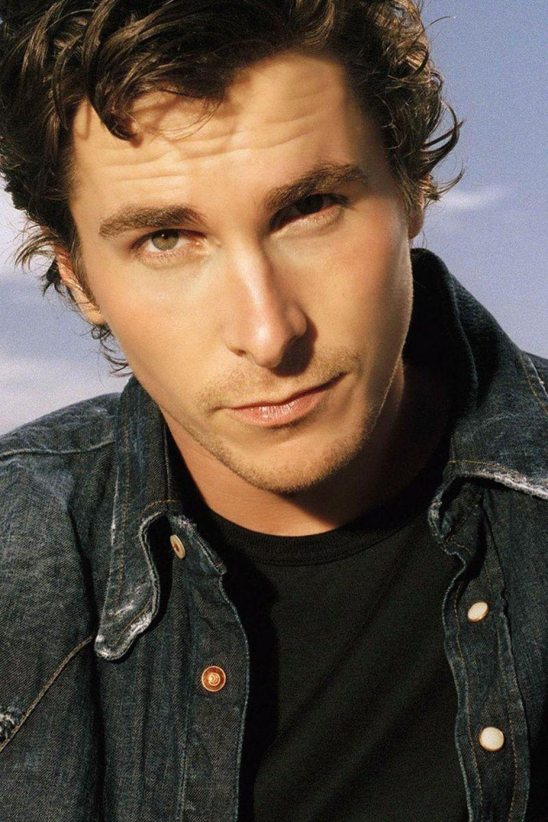 800x1200 Download Christian Bale Wallpaper Apple iPhone 4S