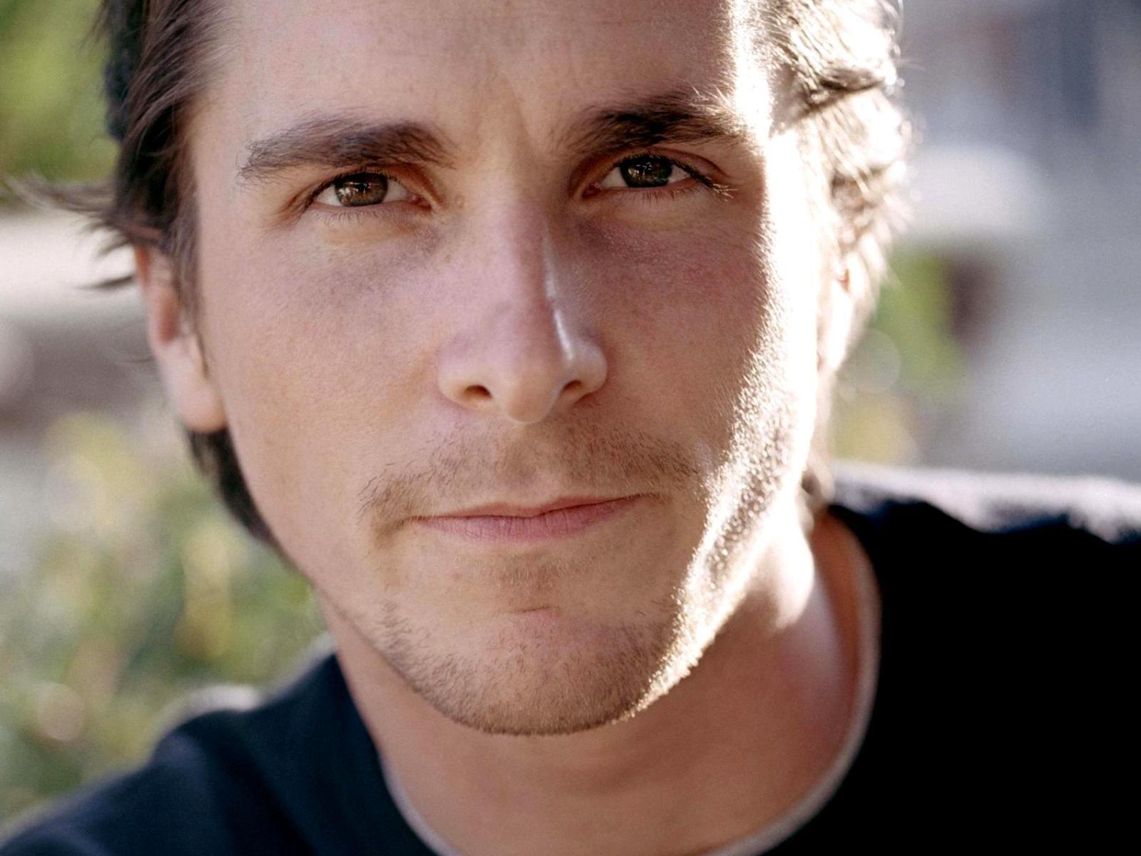 1600x1200 Christian Bale HD