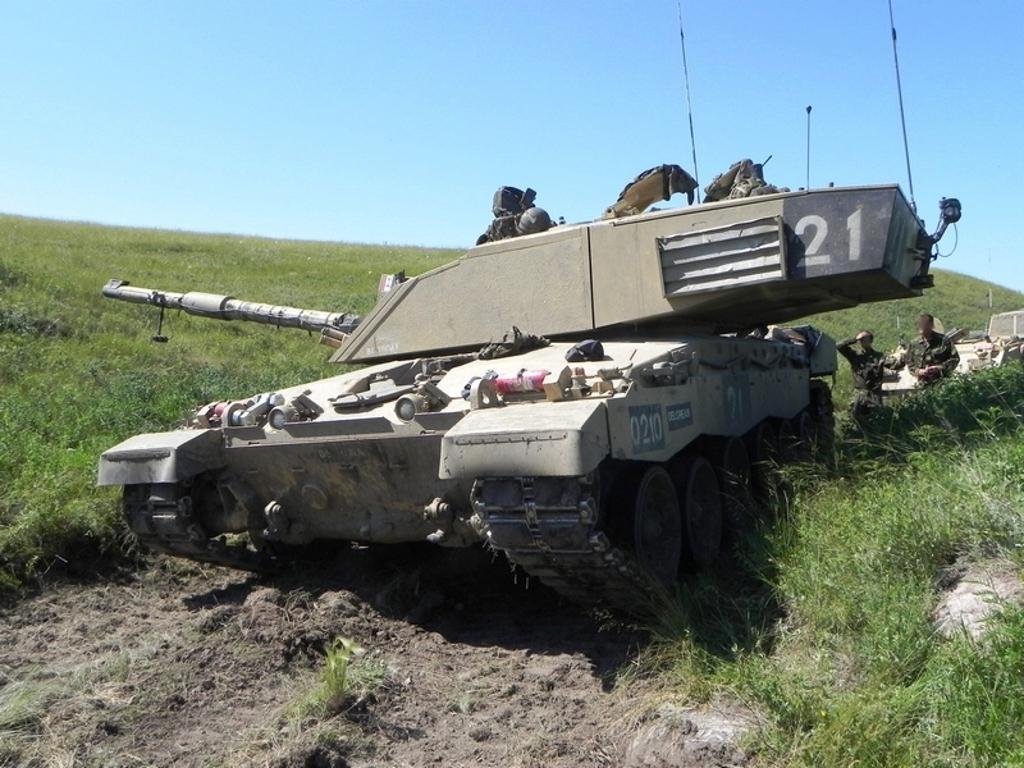 1024x768 FV4034 Challenger 2 & Videos