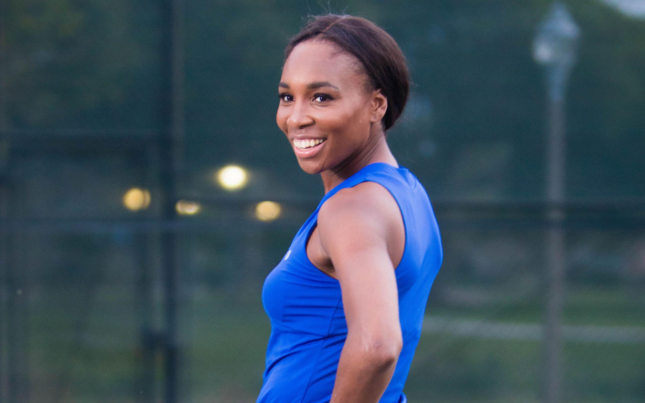 2560x1600 Download wallpaper Venus Williams, Tennis, Smile, portrait