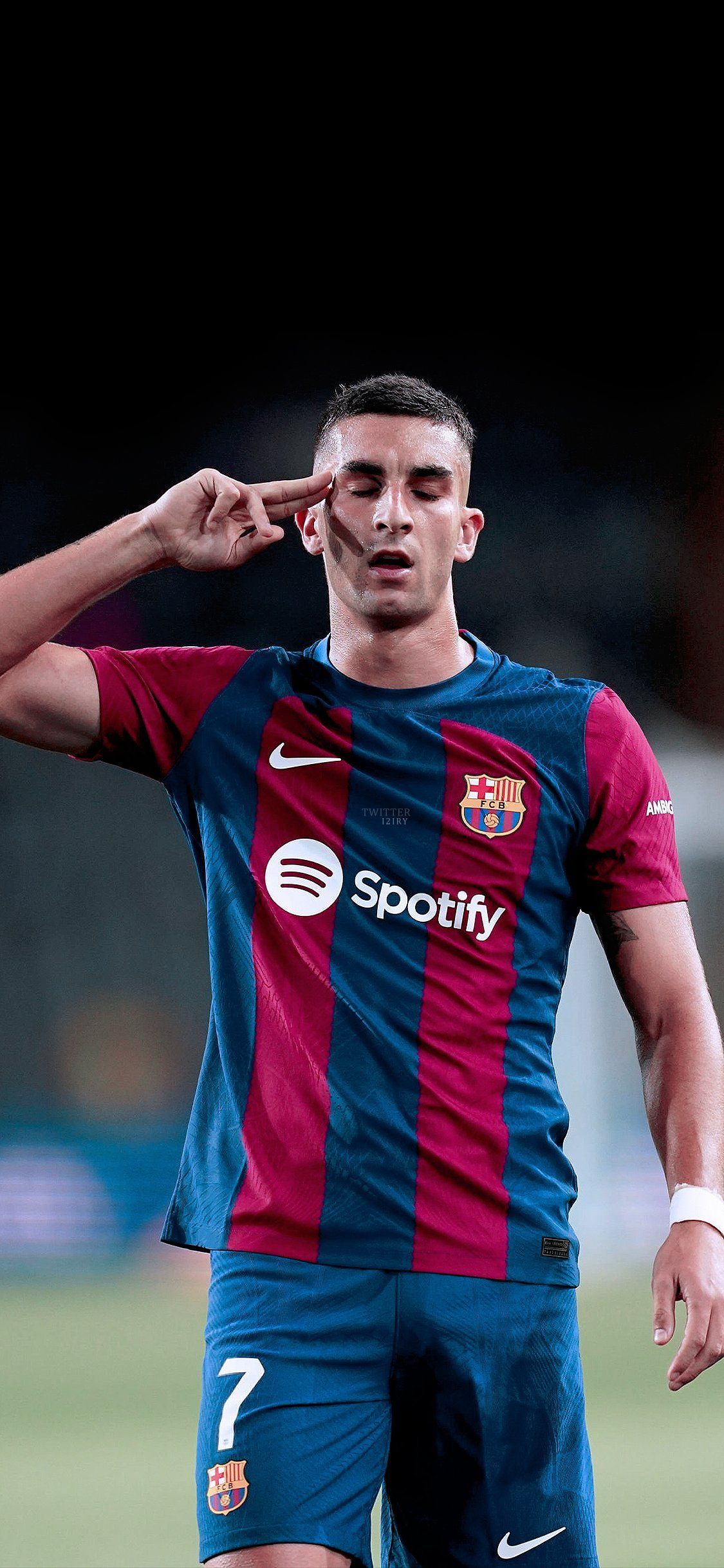 1125x2436 Tadic on X: 4K #Wallpaper └